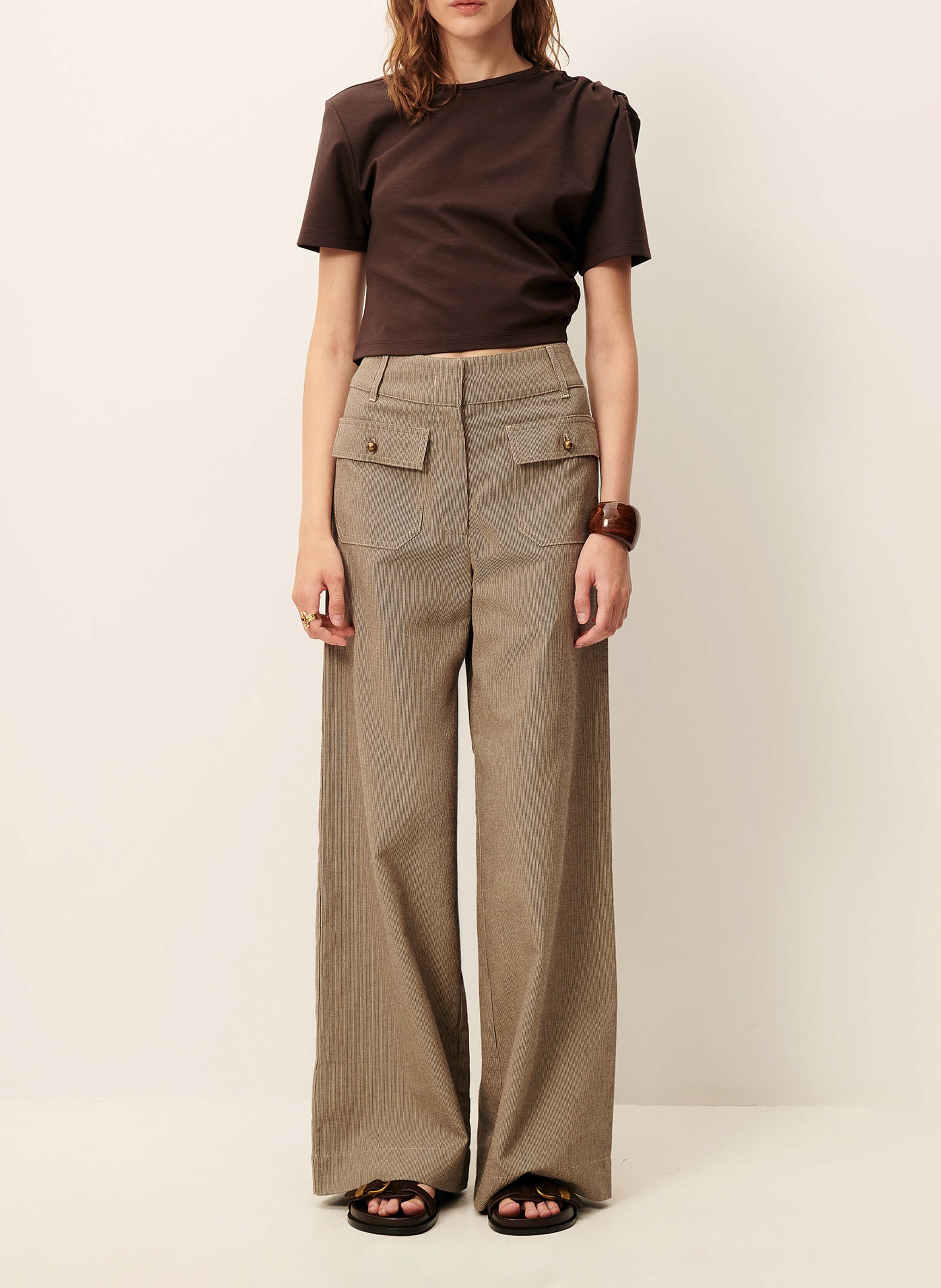 Eng anliegendes Oberteil mit Rundhalsausschnitt SESSUN Braun