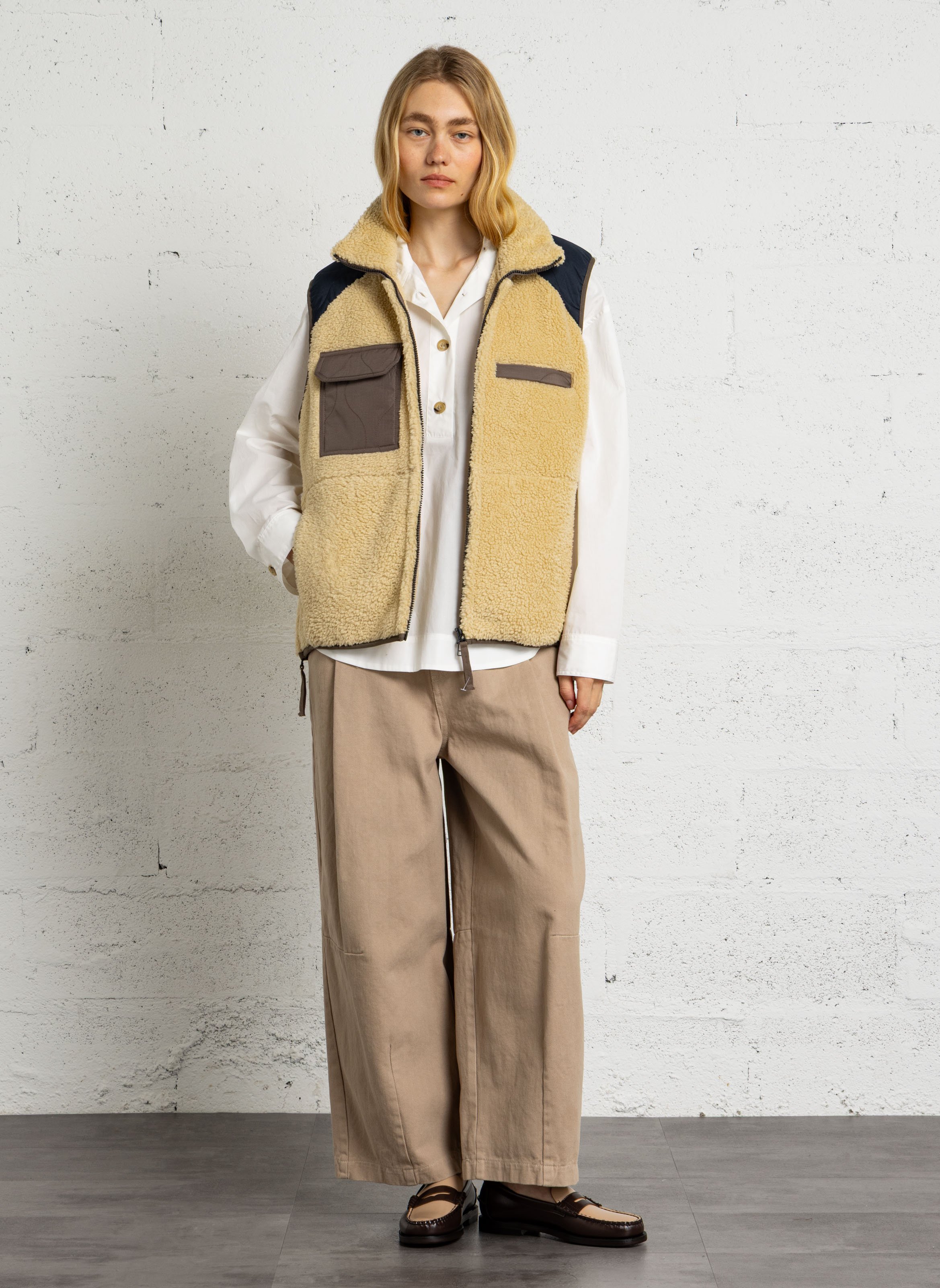 Ärmellose Weste mit Stehkragen TAION Beige