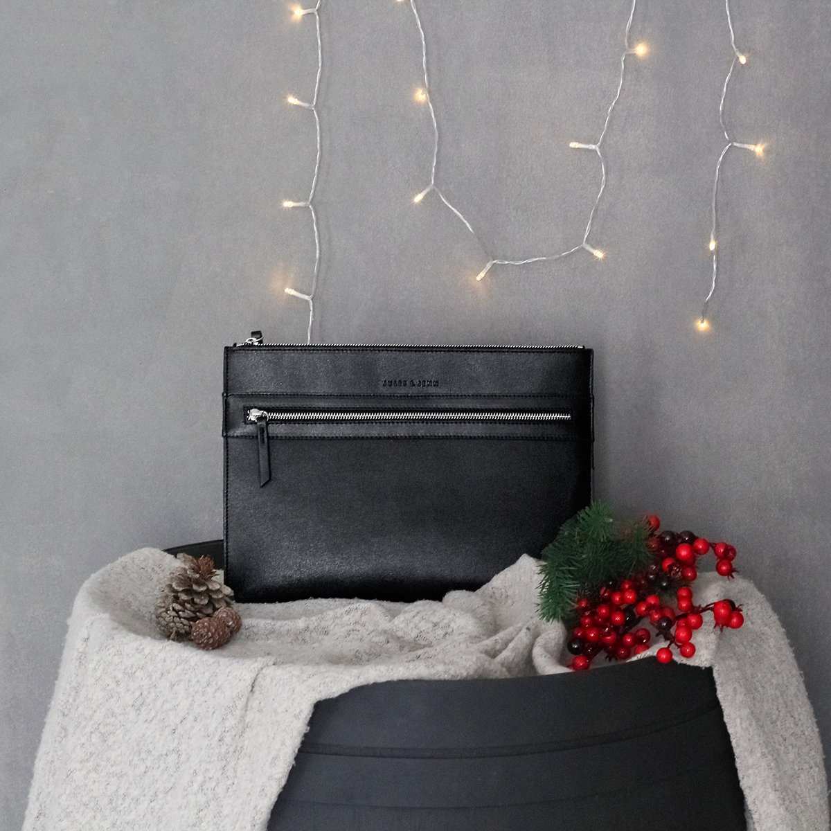 Pochette ordinateur cuir gravé JULES & JENN Noir