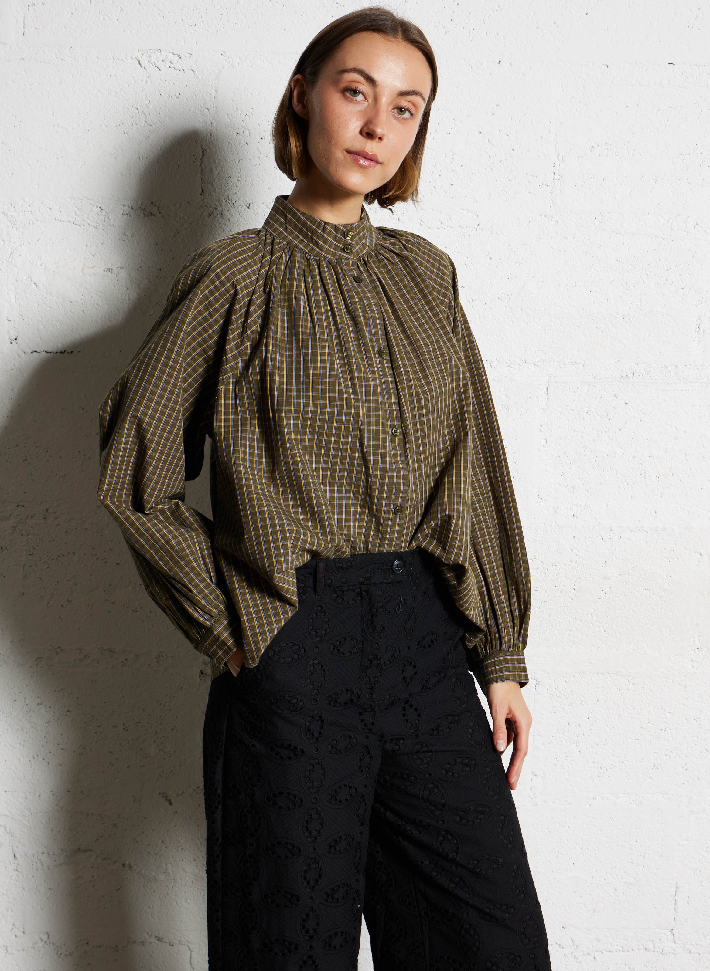 Wijde, katoenen broek met borduursel BELLEPIECE Zwart