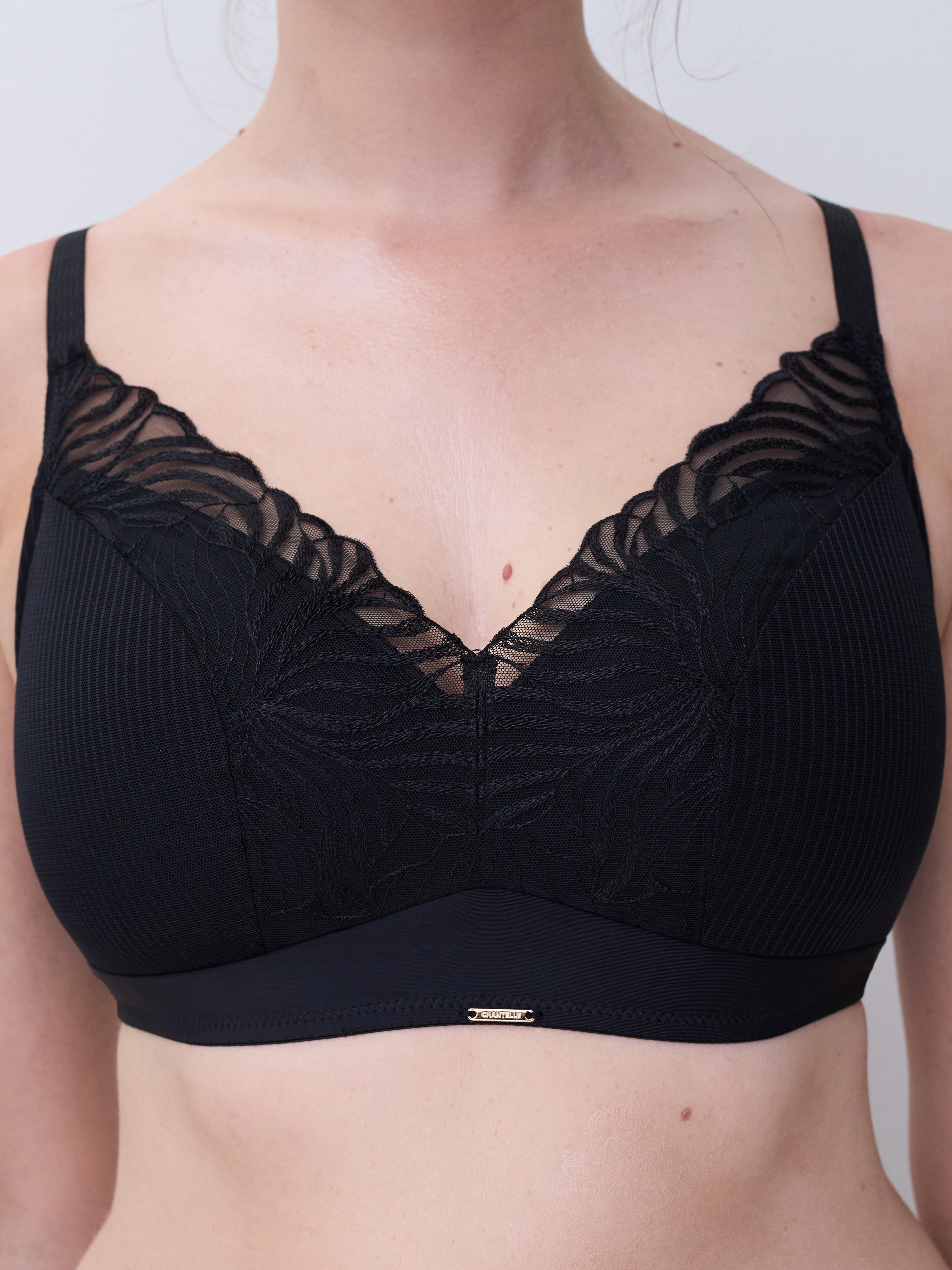 Non-wired padded bra with embroidery support CHANTELLE Black
