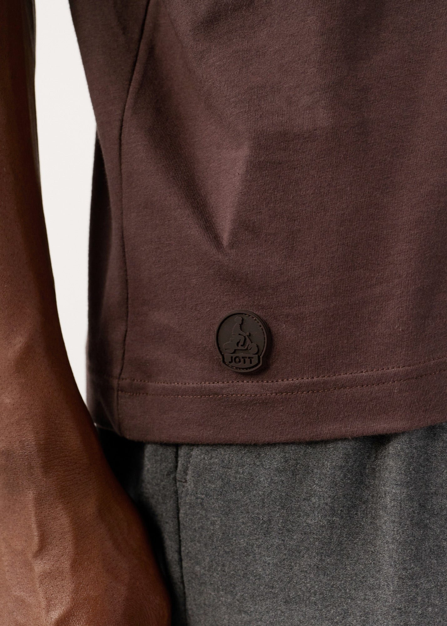 Round neck t-shirt in black coffee petro JOTT Brown