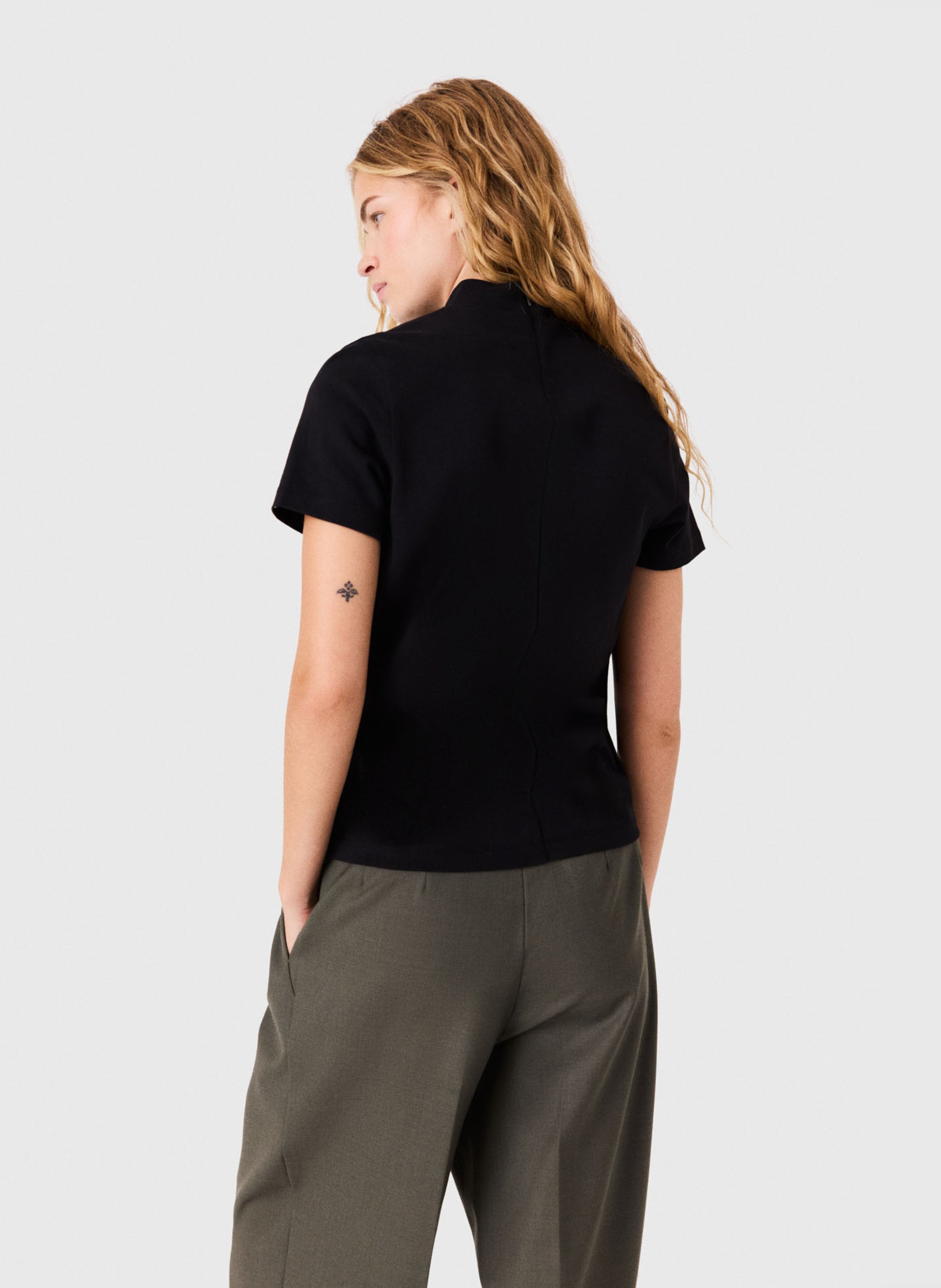 Tee-shirt droit en coton MAJE Noir