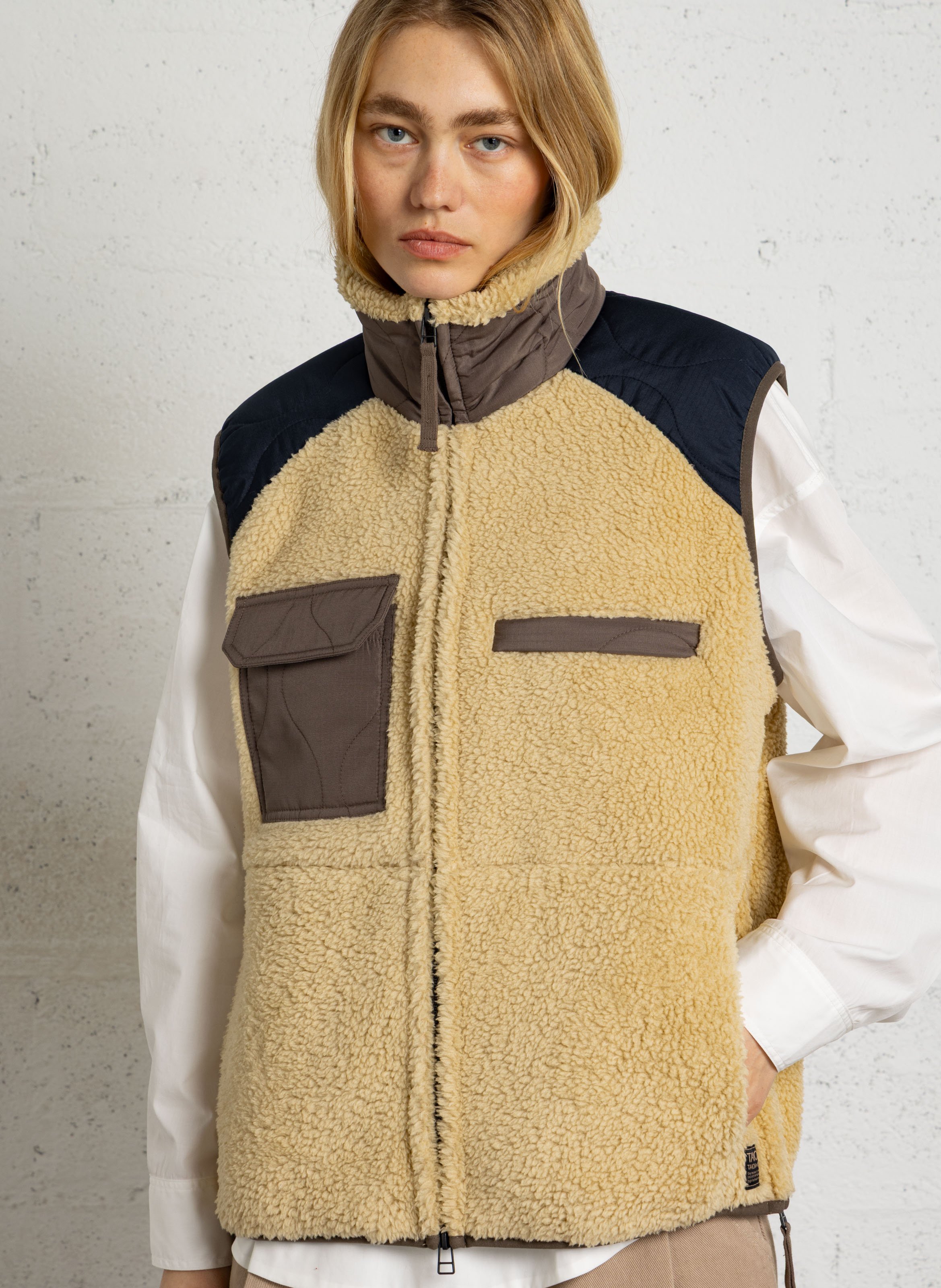 Ärmellose Weste mit Stehkragen TAION Beige