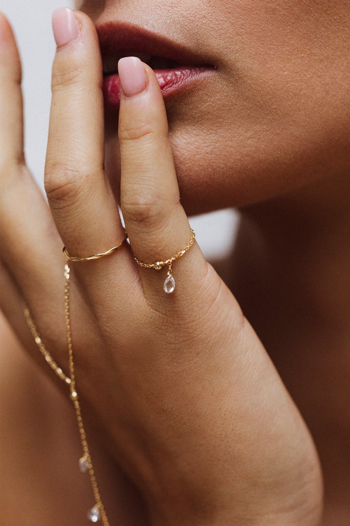 Chain pendant ring Mia in 18k gold with white diamond YAY White