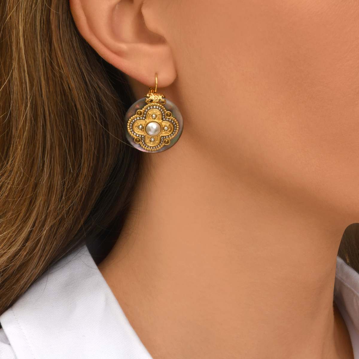 Positano gray mother-of-pearl sleeper earrings with a pearl cabochon SATELLITE PARIS Grey