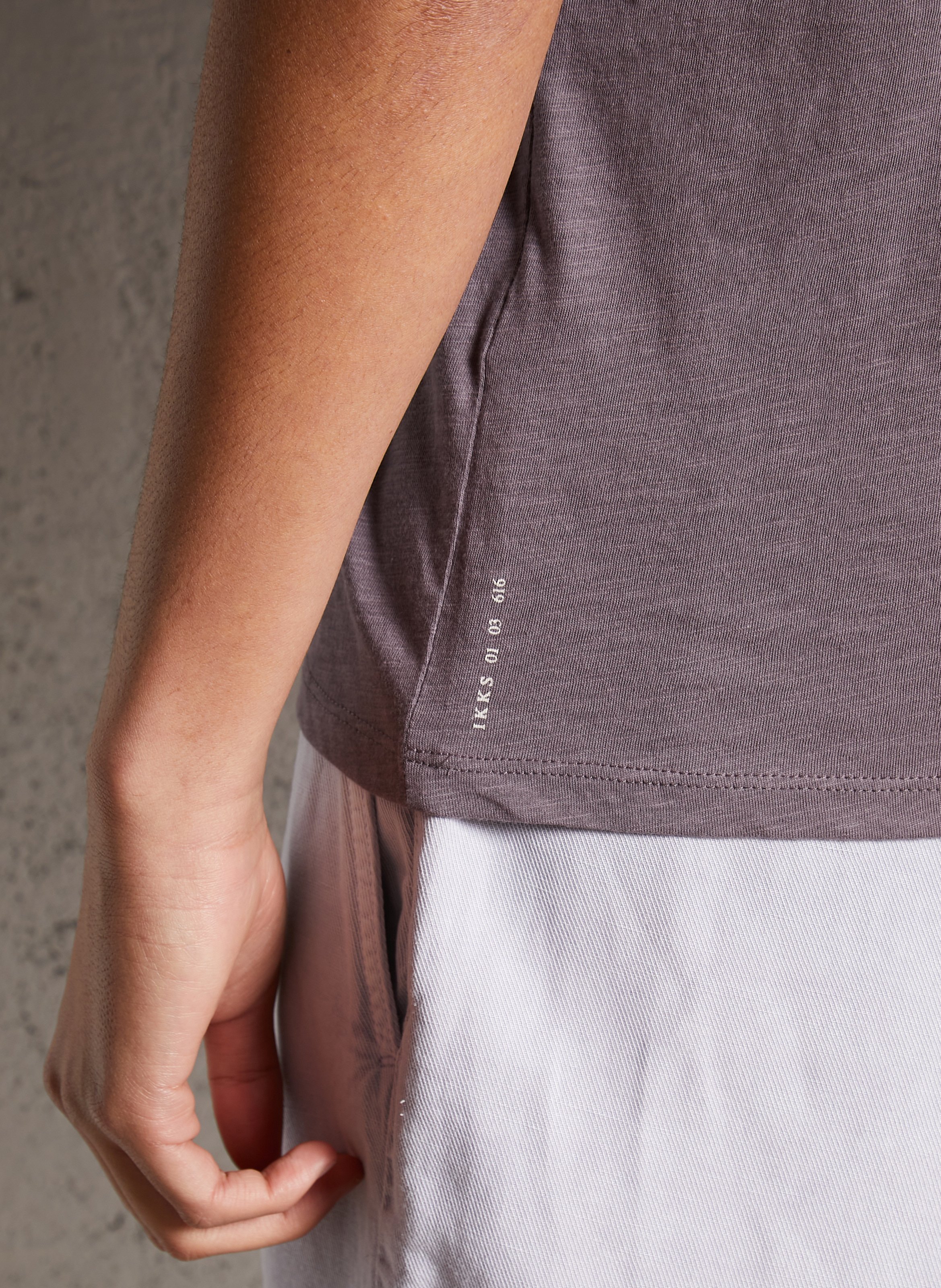 T-shirt dritta in cotone con scollo a V IKKS Viola