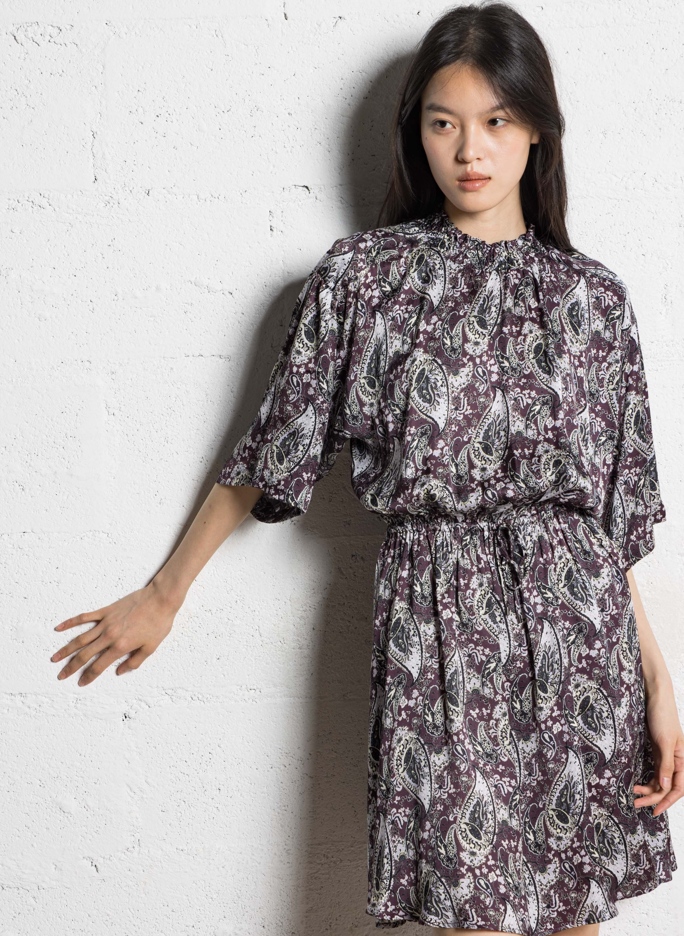 Korte jurk met opstaande kraag en bloemenprint in satijn IKKS Violet