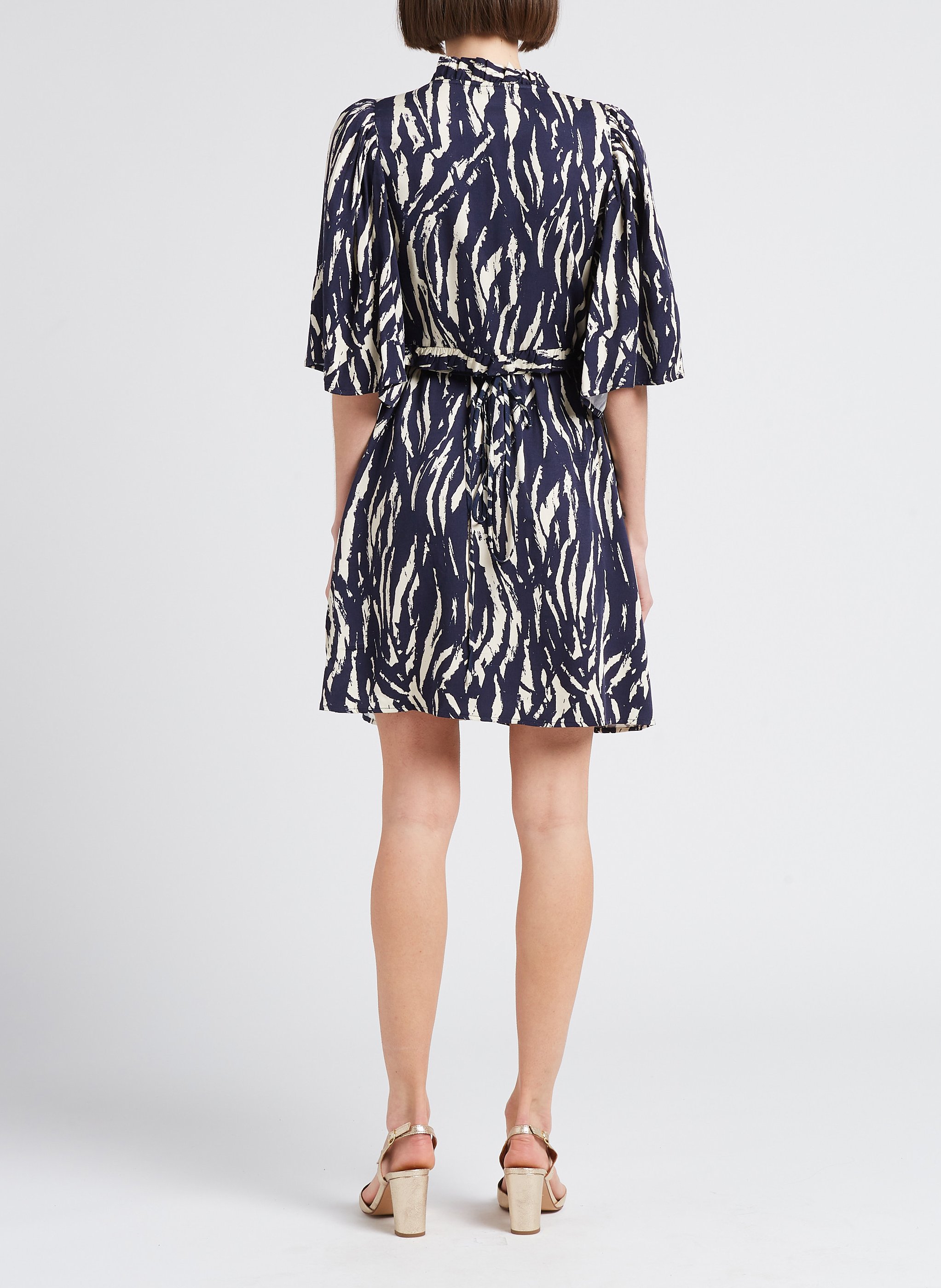 Getailleerde wikkeljurk VILA Beige