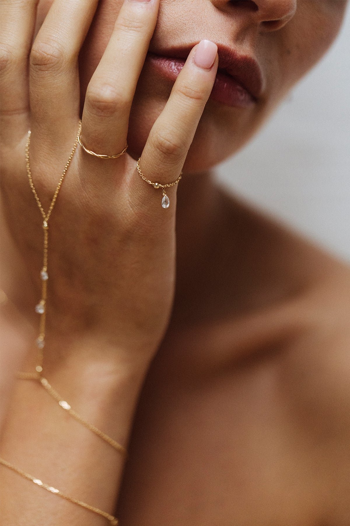 Chain pendant ring Mia in 18k gold with white diamond YAY White