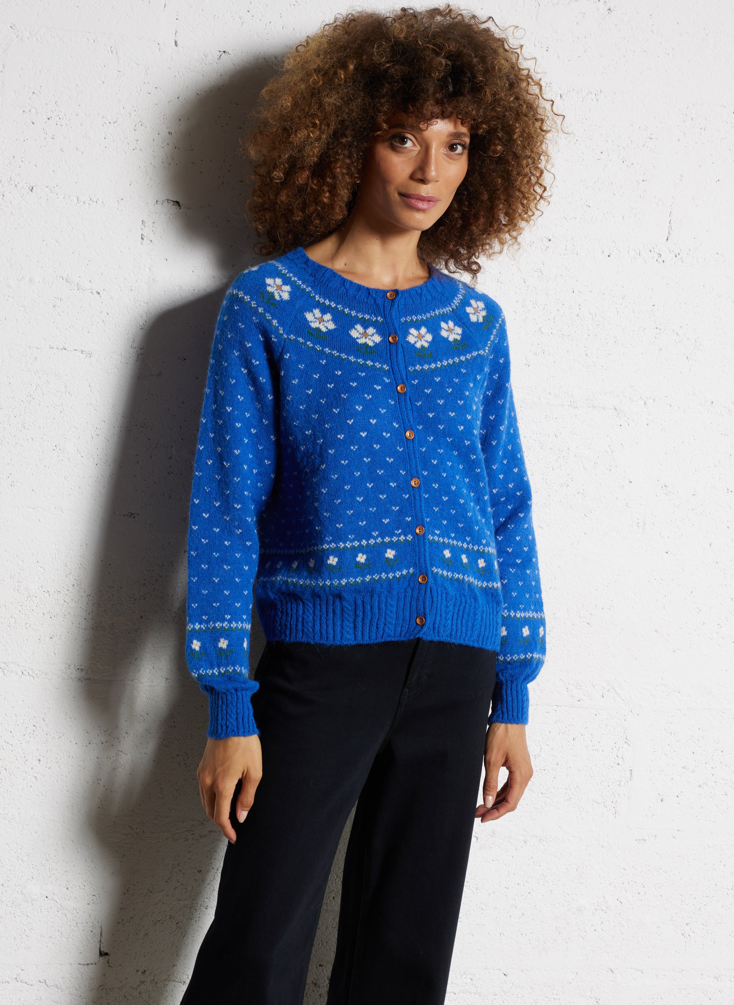 Weiter Pullover mit Bootsausschnitt und Jacquardmuster aus gemischtem Strickstoff. EMILE ET IDA Blau