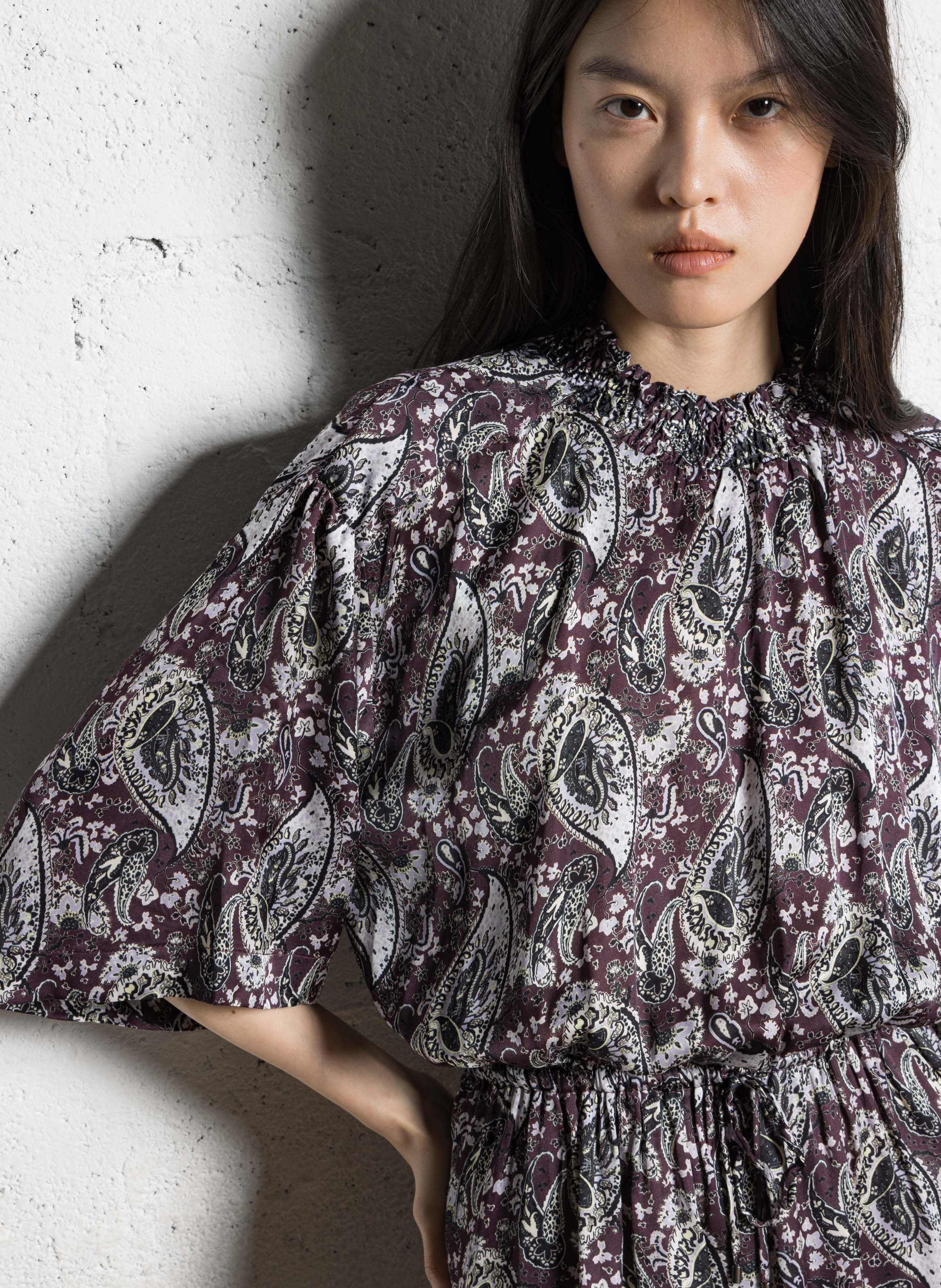 Korte jurk met opstaande kraag en bloemenprint in satijn IKKS Violet