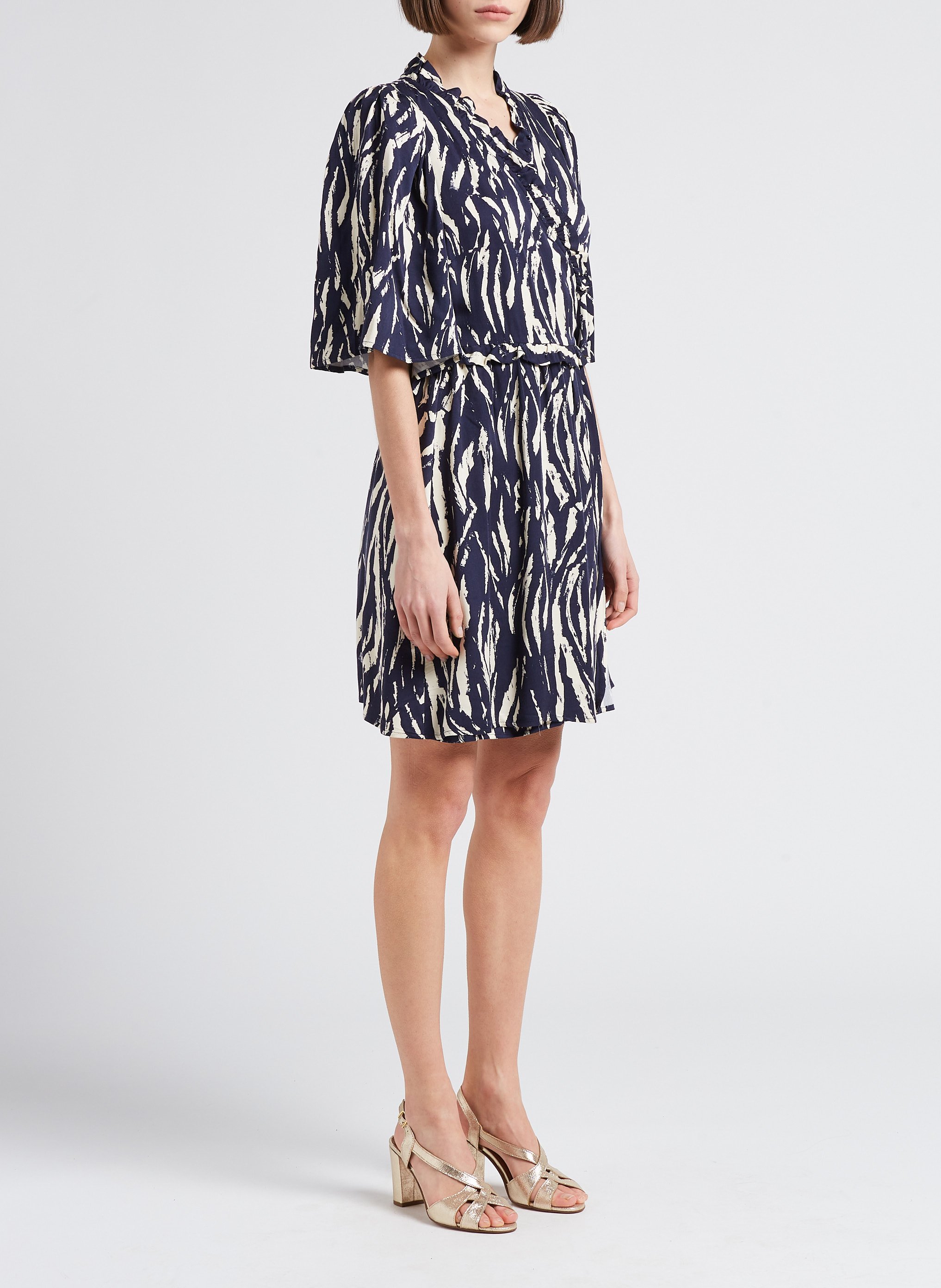 Getailleerde wikkeljurk VILA Beige