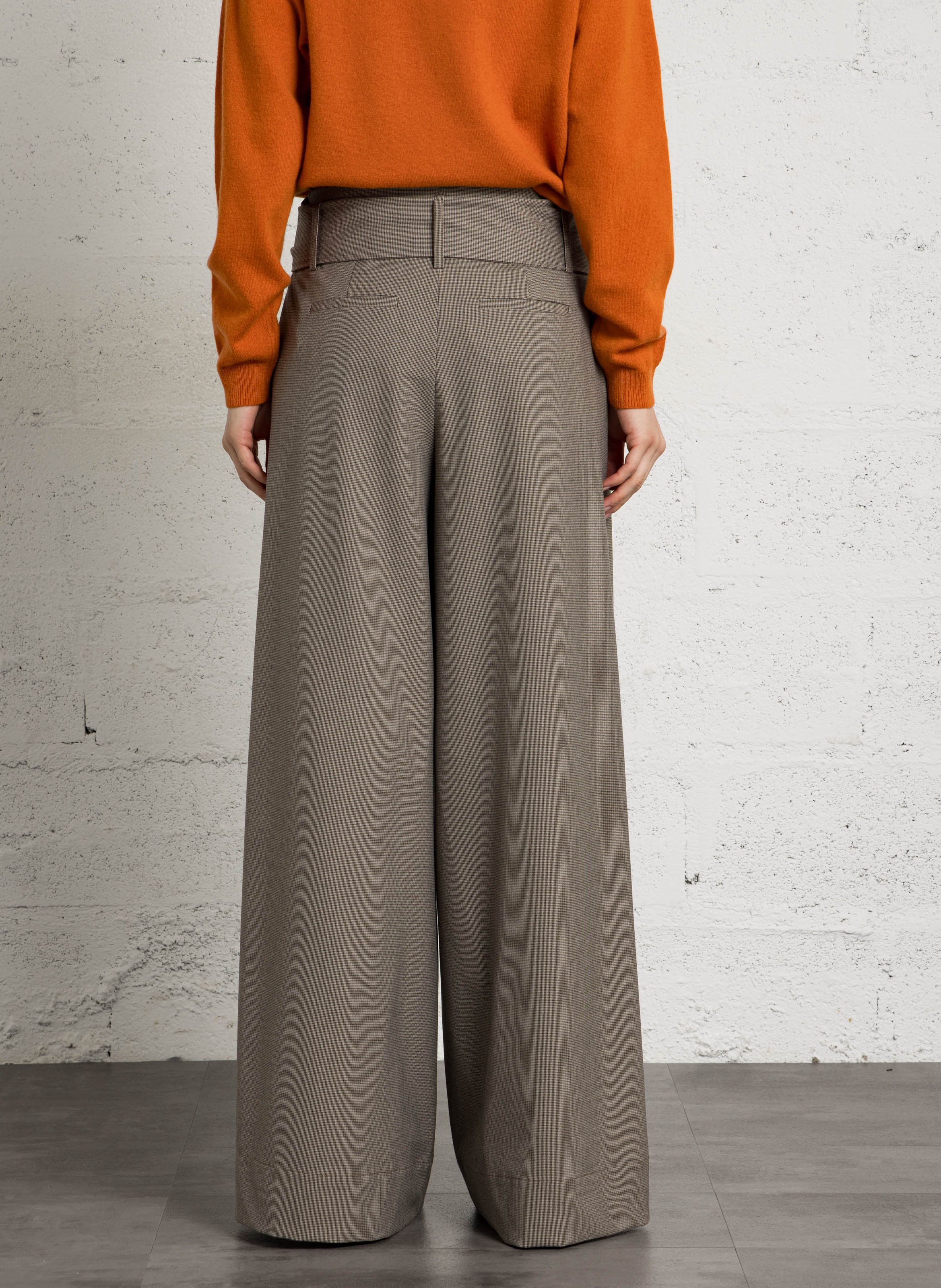 Wide-leg houndstooth pattern pants. MAISON 123 Beige