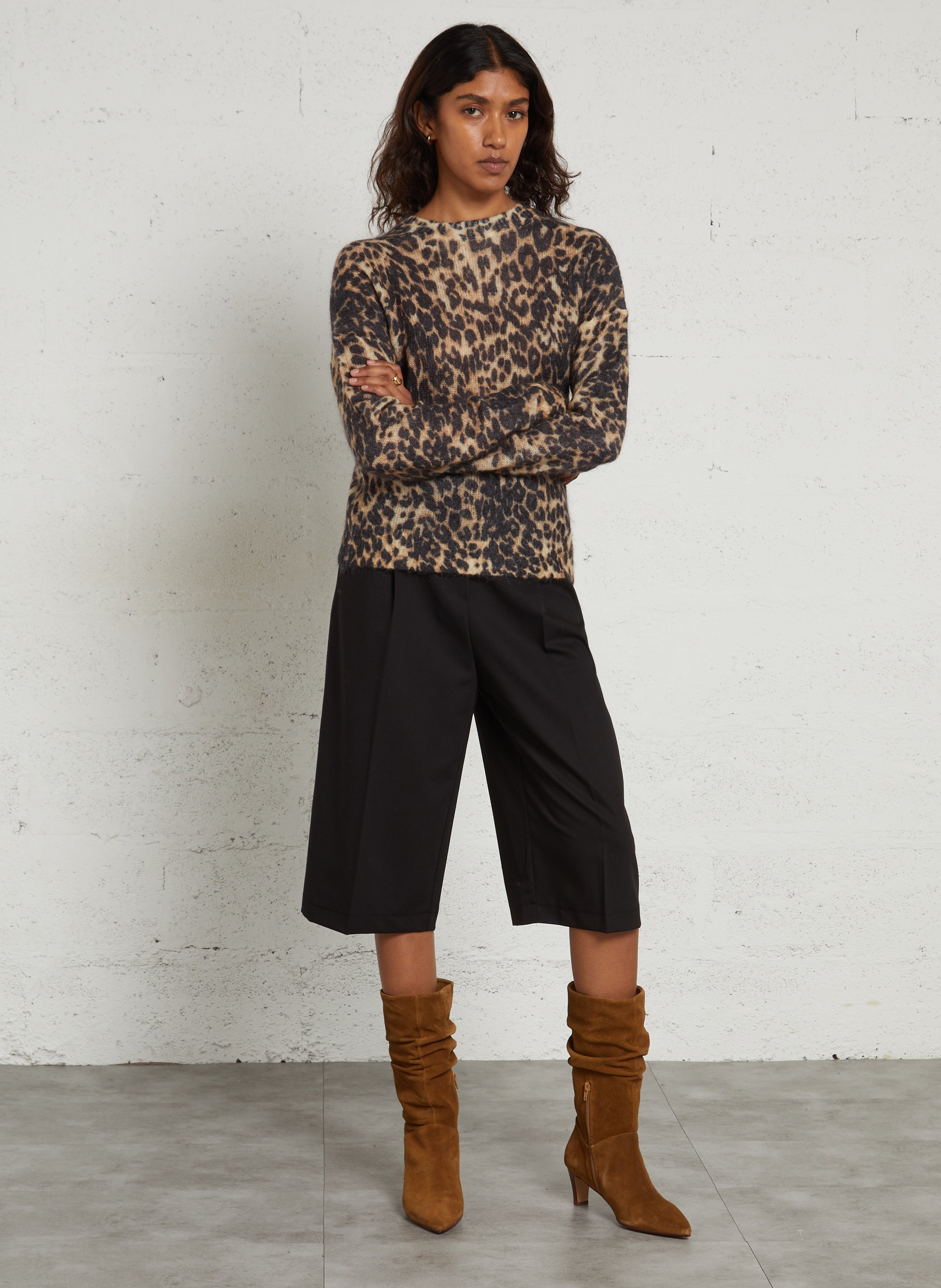 Gerade geschnittener Rundhalspullover mit Animal-Print aus Wollmischung. IKKS Braun