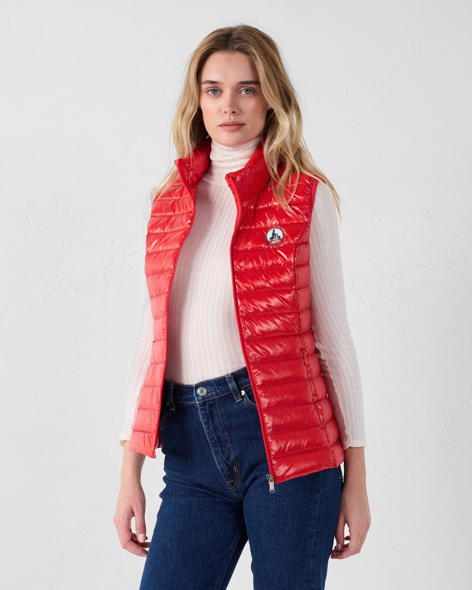 Seda Shiny Sleeveless Lightweight Puffer Coat JOTT Red