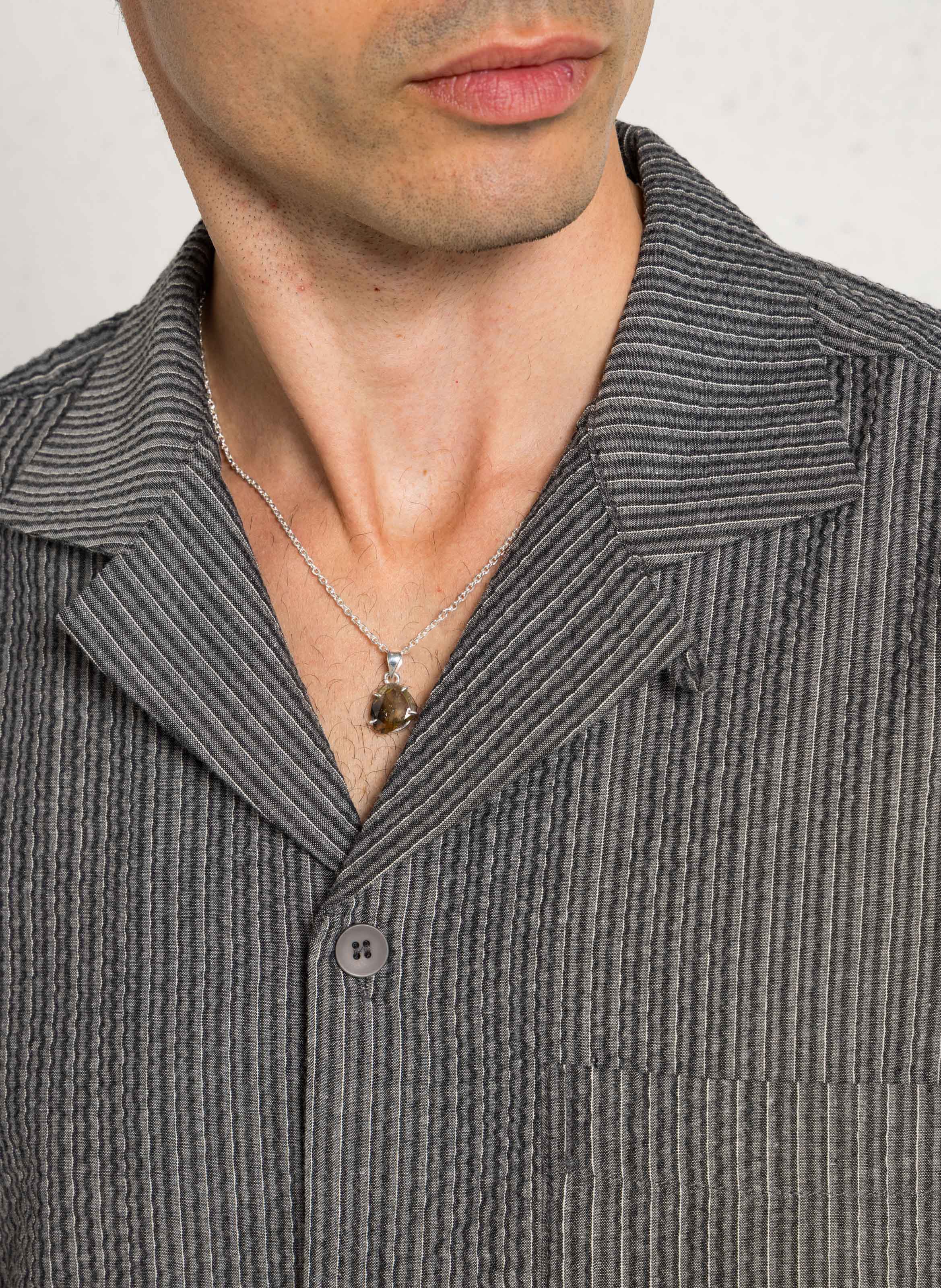 Chemise regular-fit col cubain rayée en coton seersucker MINIMUM Gris