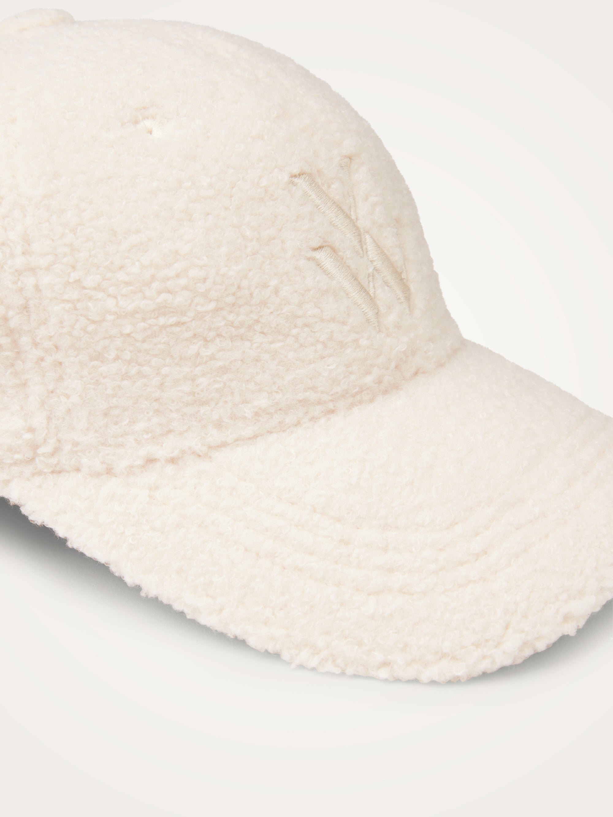Embroidered monogram cap VANESSA WU White