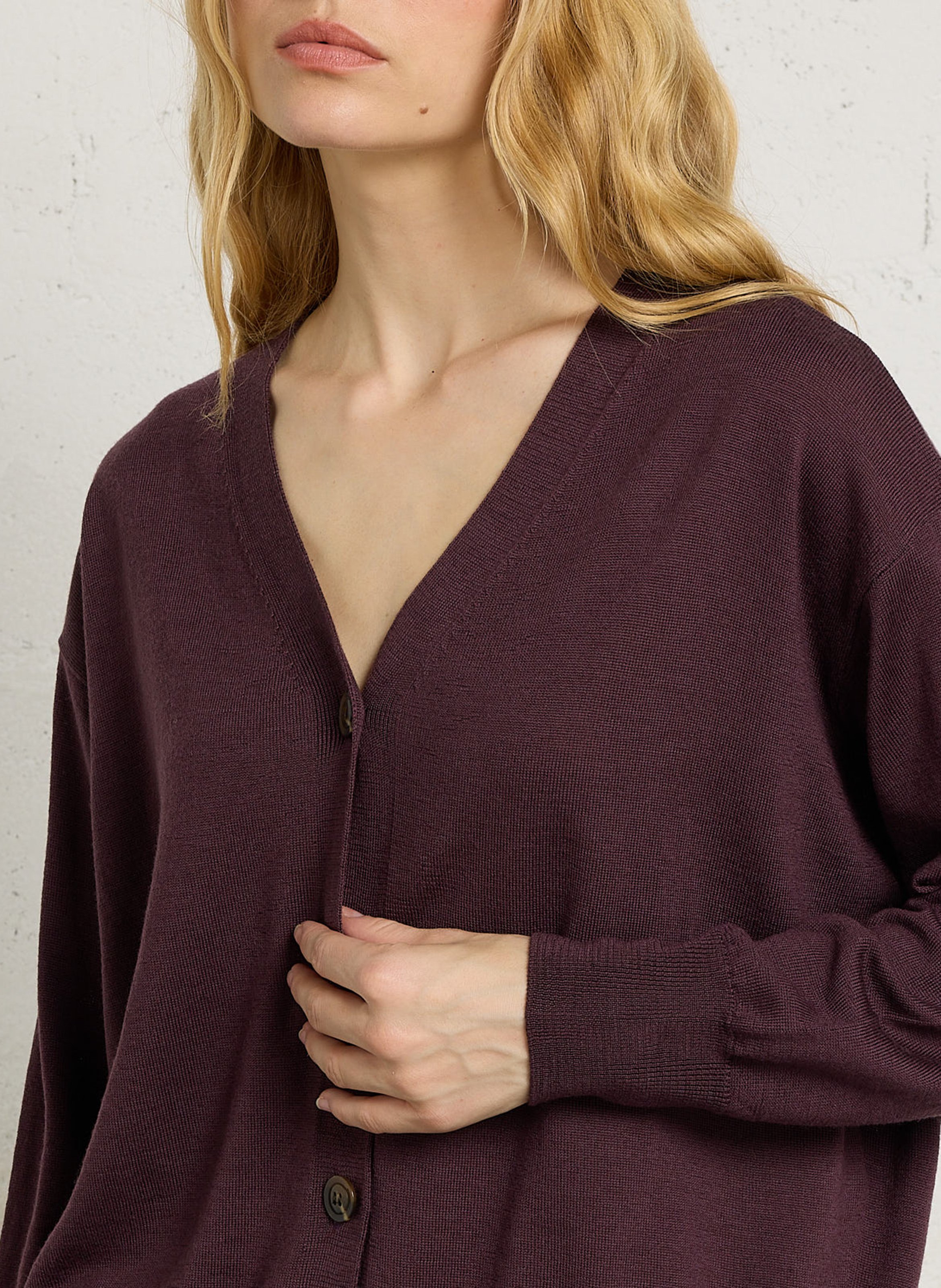 Oversize-Strickjacke aus Wolle mit V-Ausschnitt SOEUR Braun