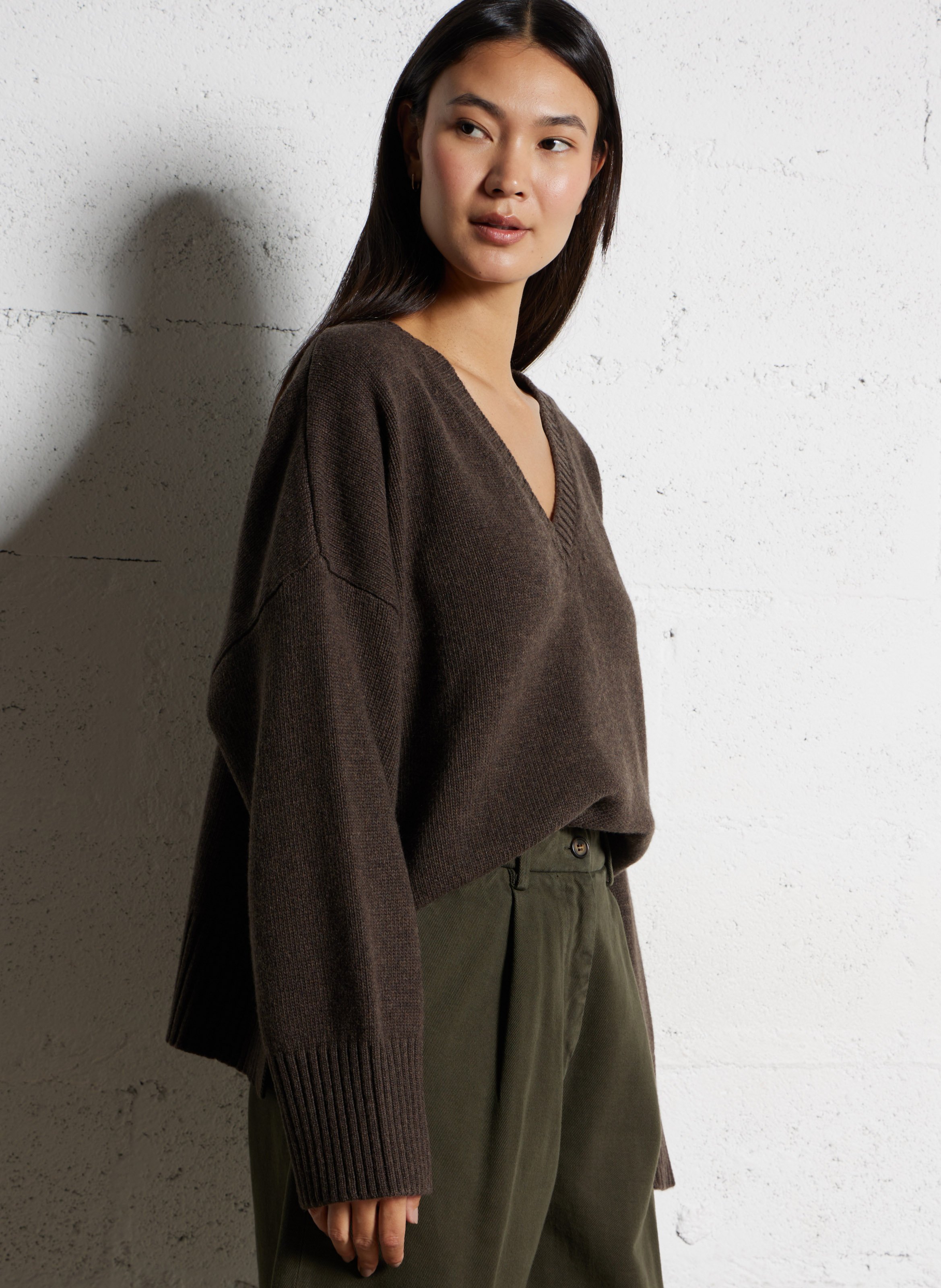 Oversized V-neck Merino wool sweater BELLEPIECE Brown