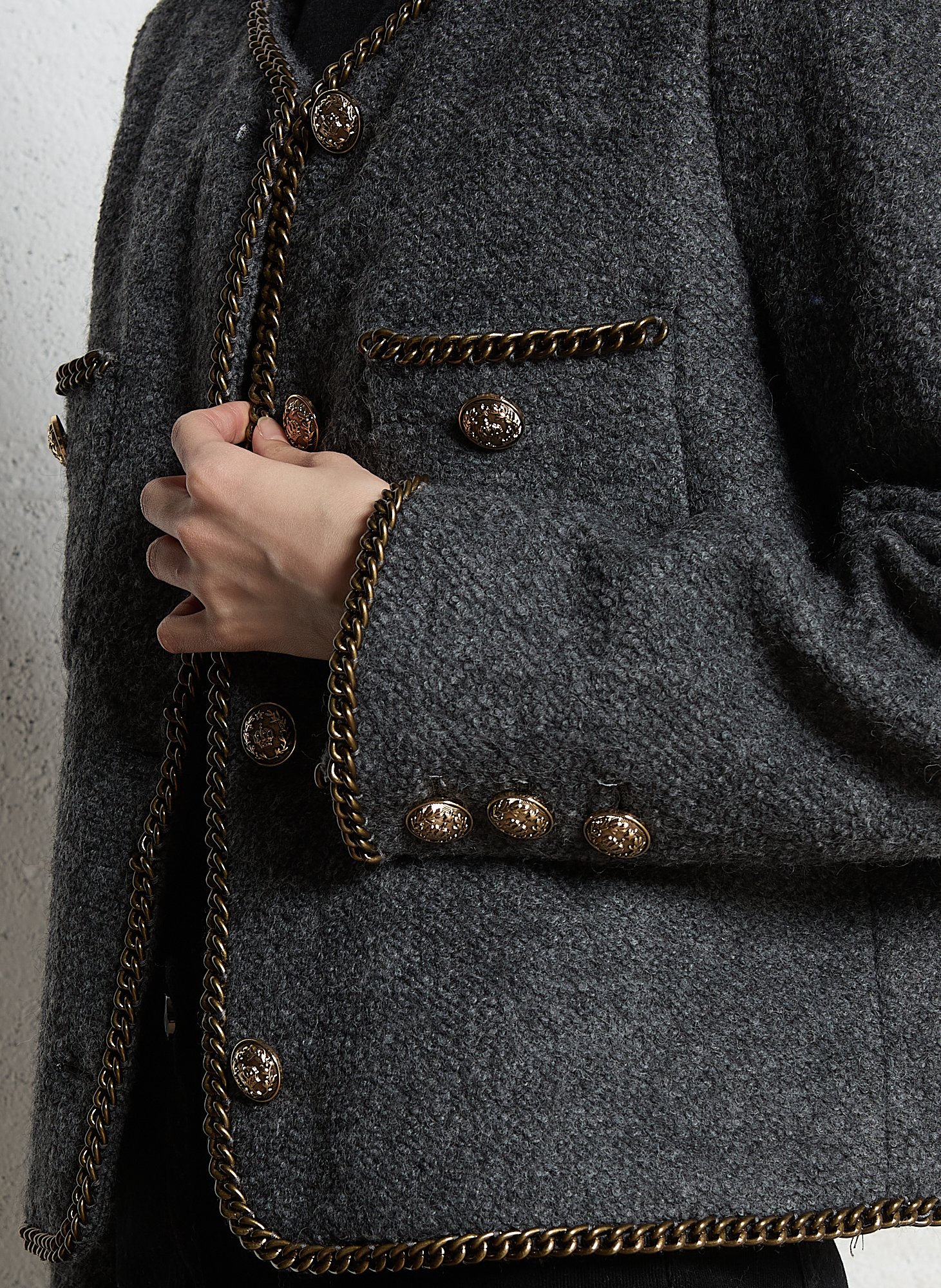 Kurze Pelzjacke mit Ketten BERENICE Grau