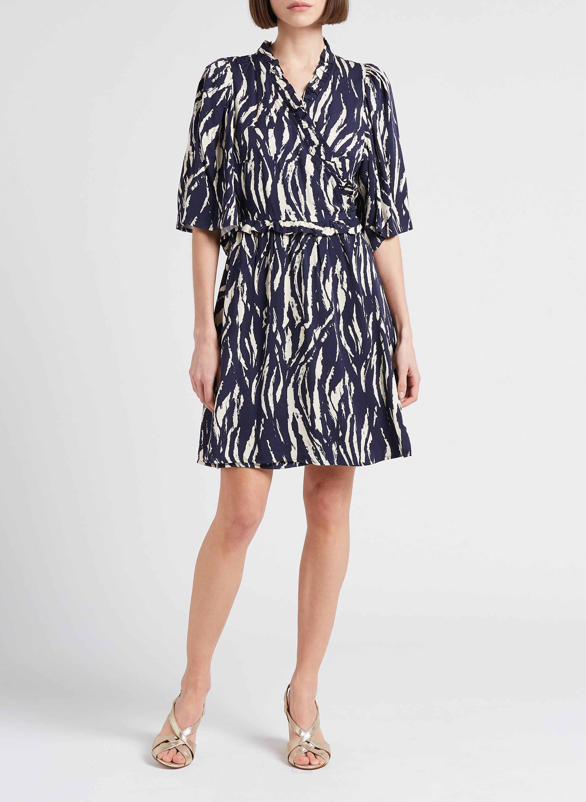 Getailleerde wikkeljurk VILA Beige