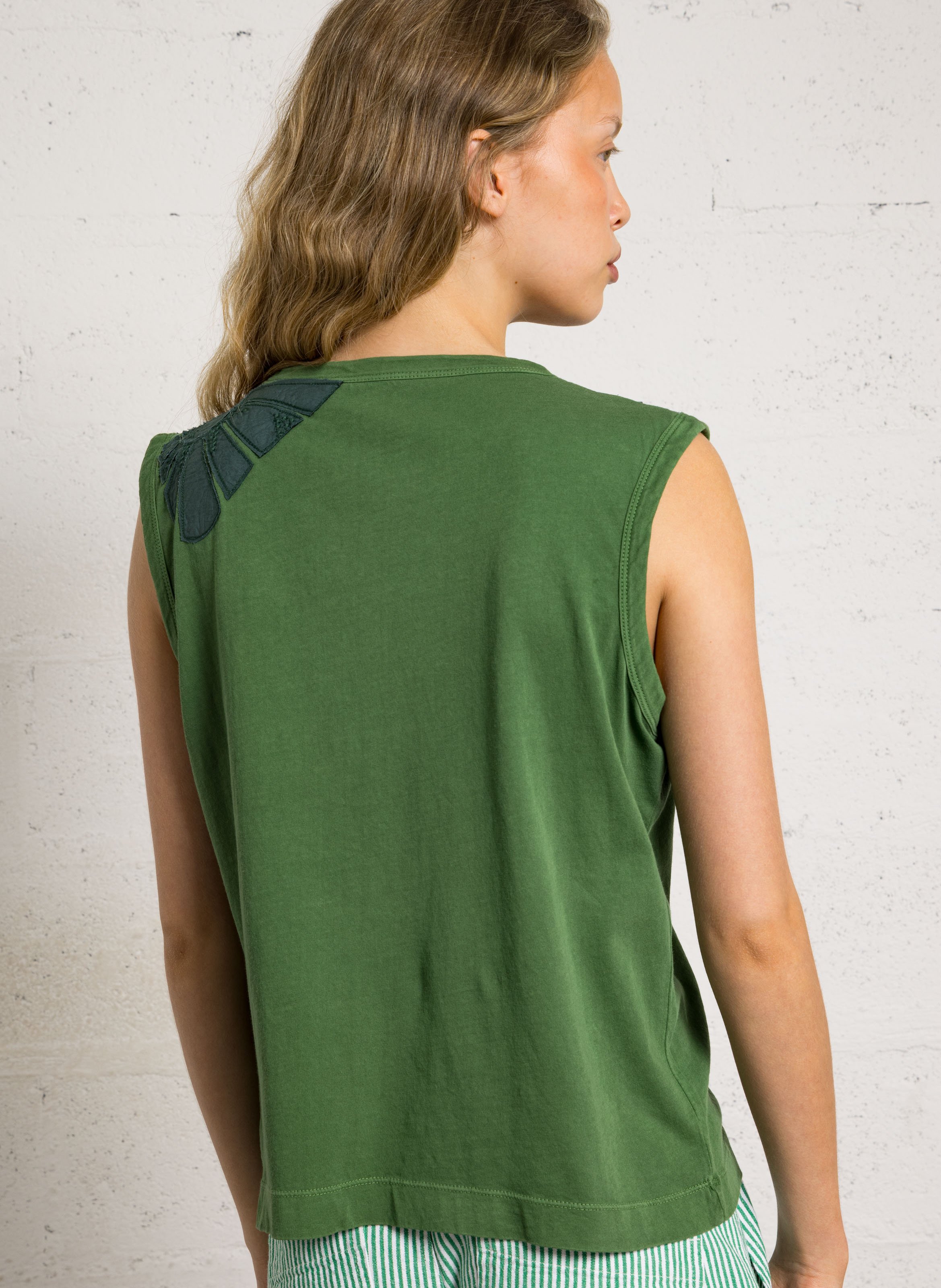 Sleeveless embroidered round neck T-shirt LEON & HARPER Green