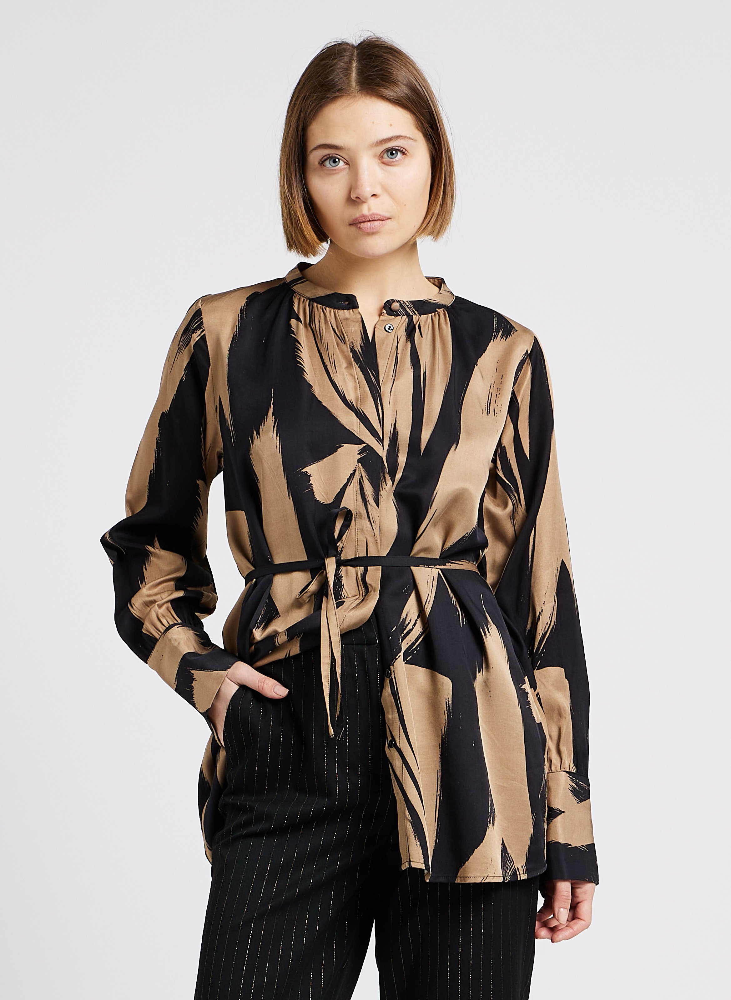 Longbluse mit Rundhalsausschnitt und Print VILA Schwarz