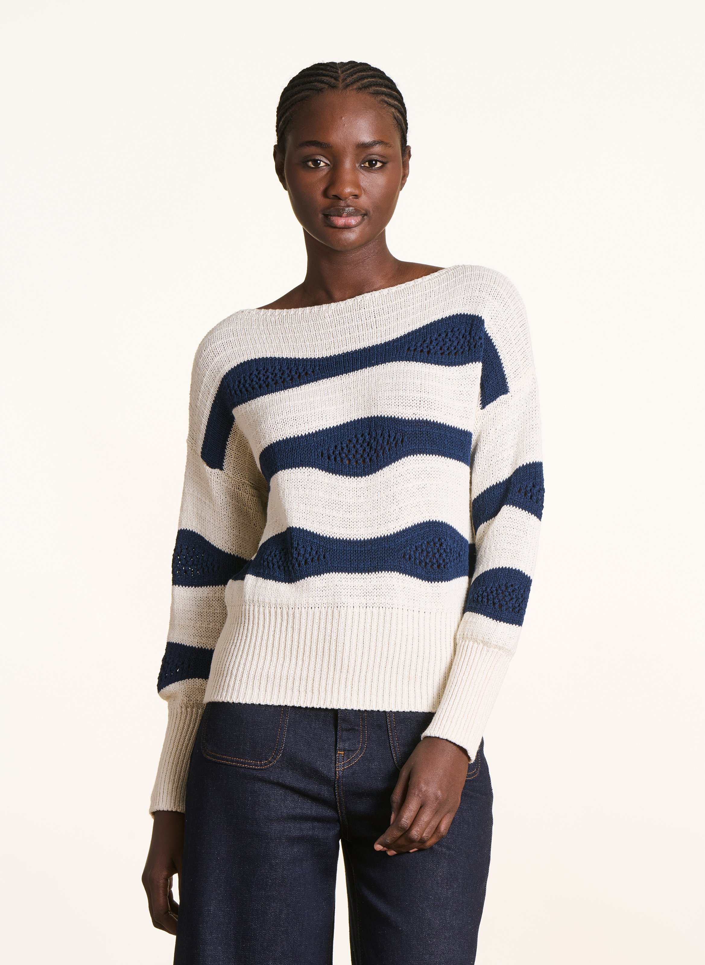 Pull ample col bateau rayé en coton recyclé mélangé LA FEE MARABOUTEE Bleu