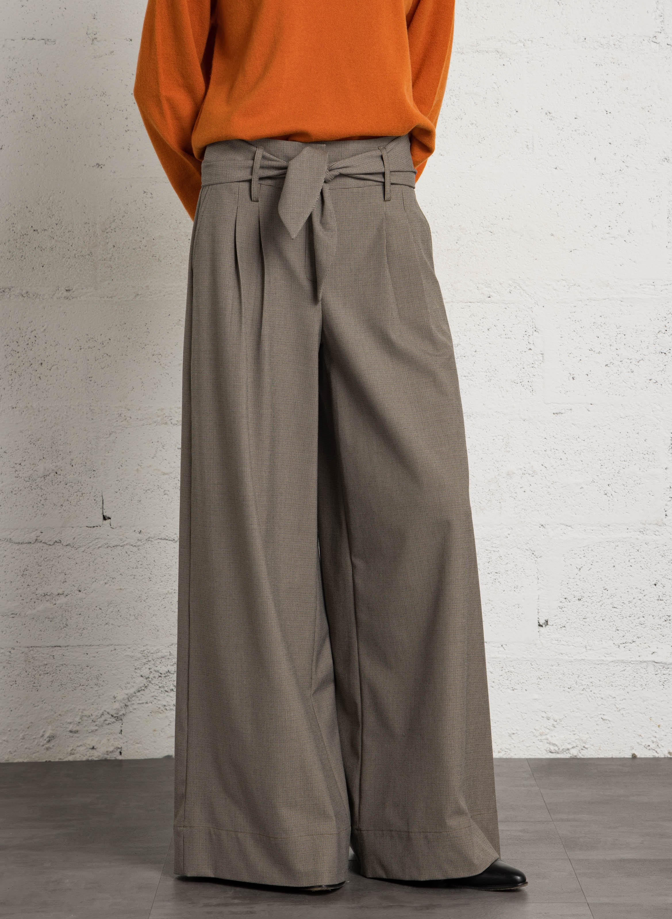 Wide-leg houndstooth pattern pants. MAISON 123 Beige