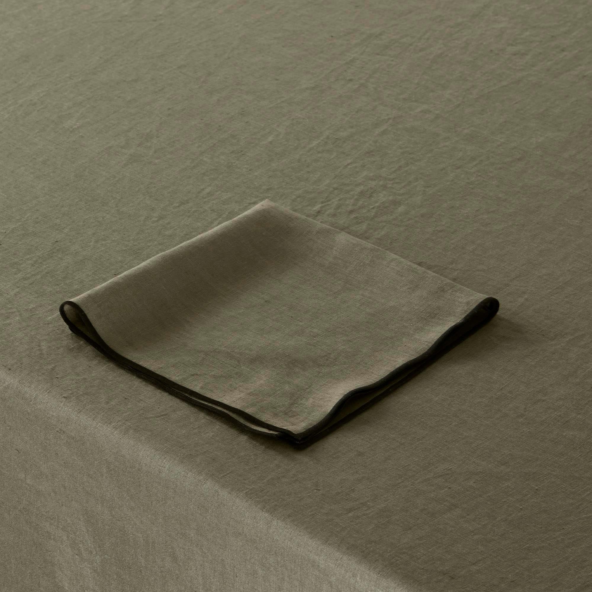 CARLINA - Square linen tablecloth MADURA Green