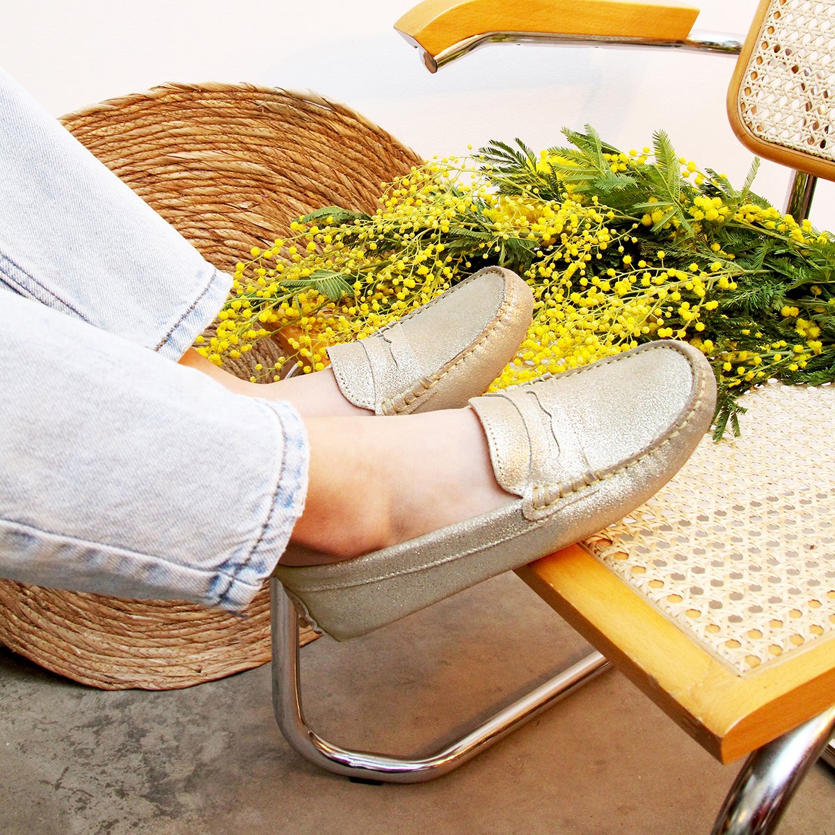 Metallic crackled leather loafers JULES & JENN Golden