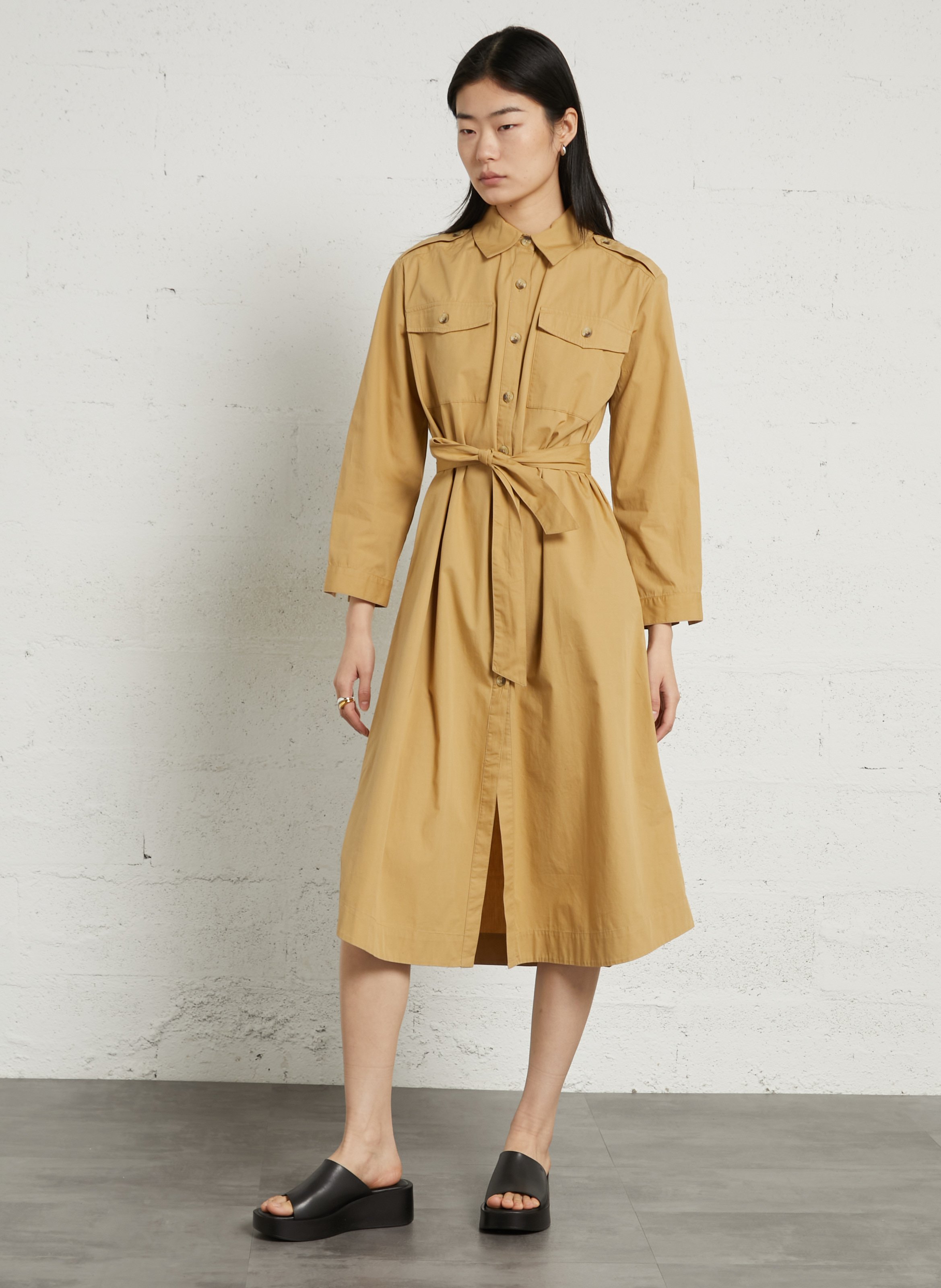 Lange jurk met knopen en riem PETITE MENDIGOTE Bruin