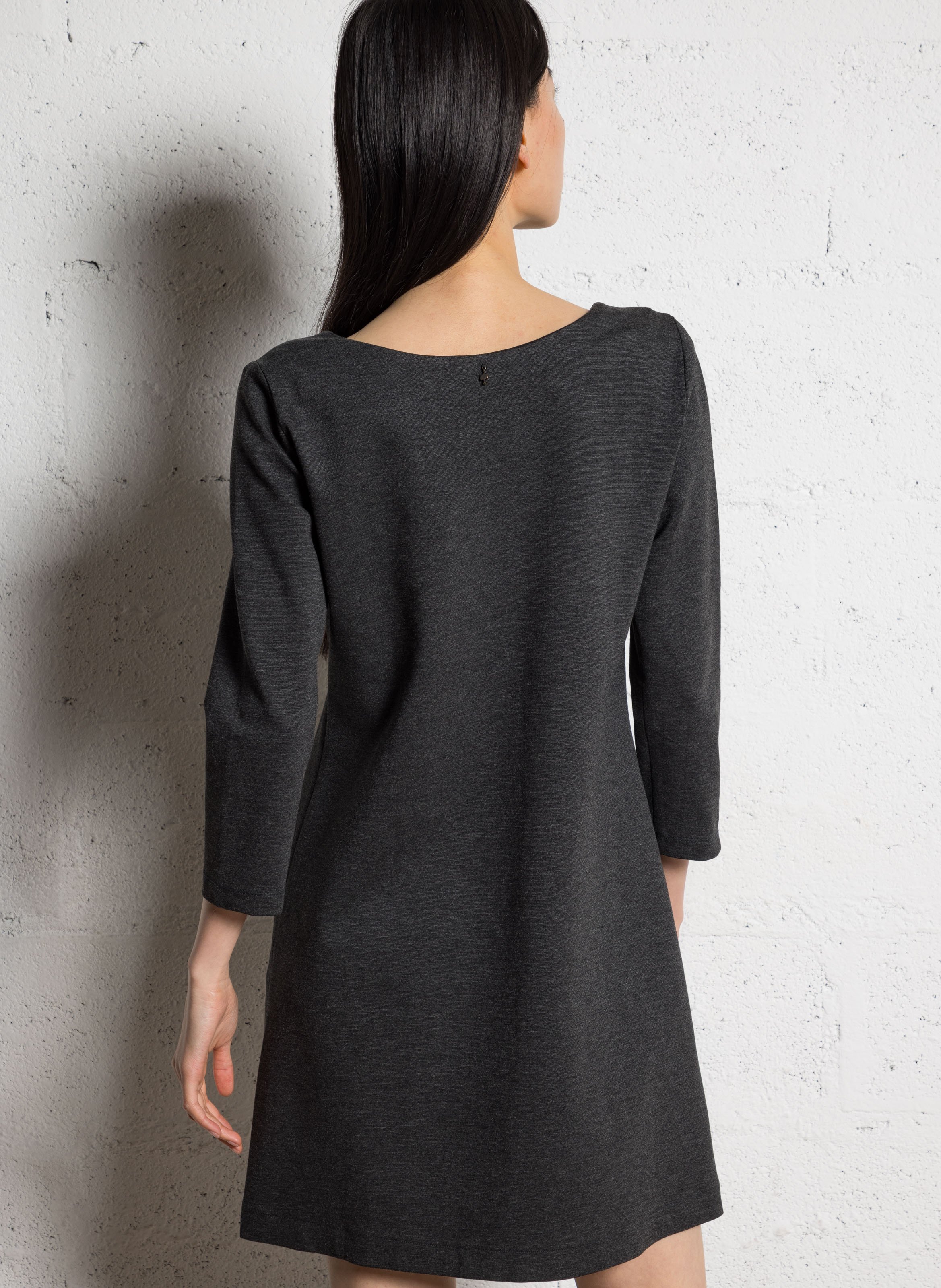 Kurzes Kleid mit Rundhalsausschnitt ONE STEP Grau