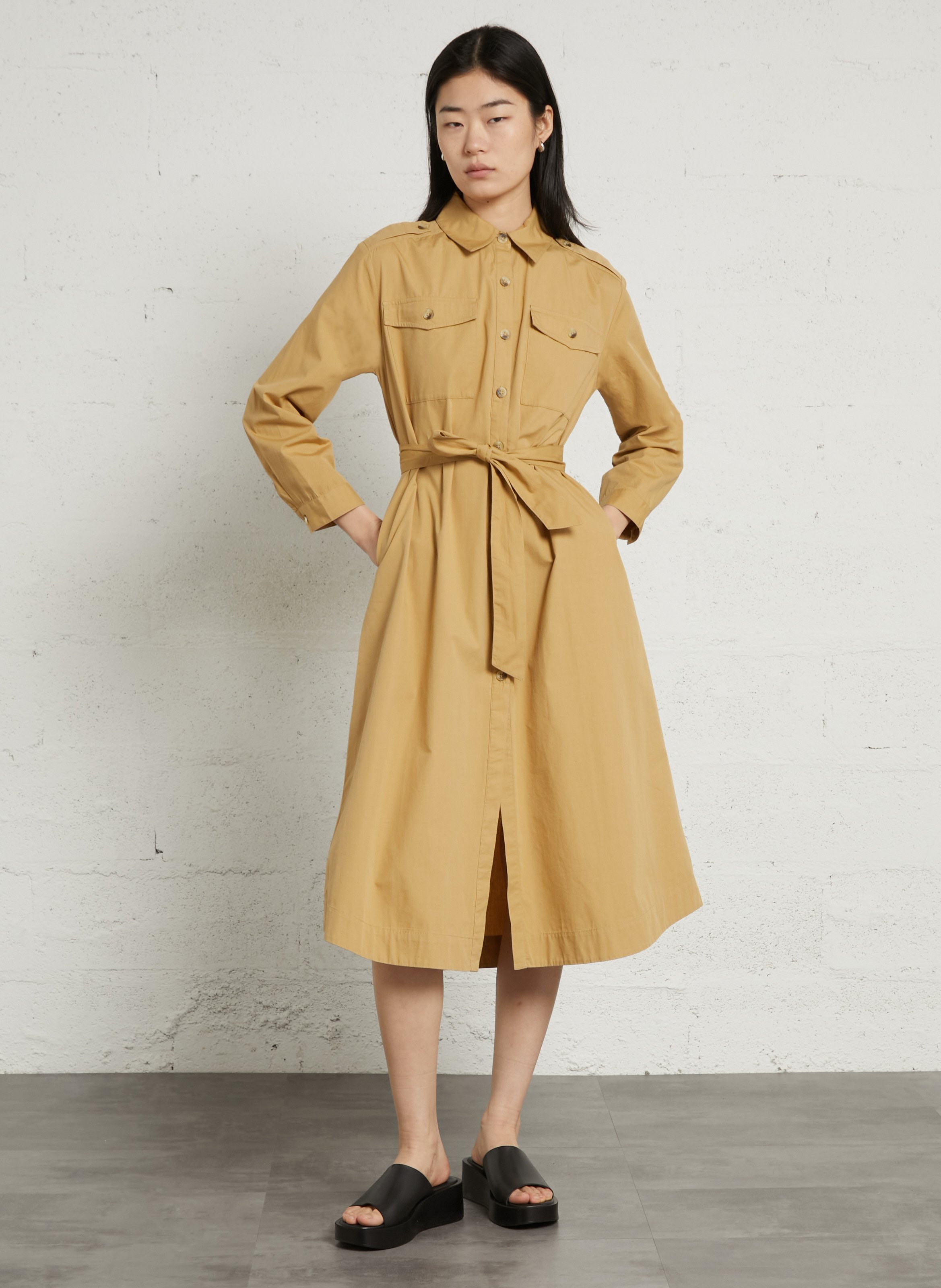 Lange jurk met knopen en riem PETITE MENDIGOTE Bruin