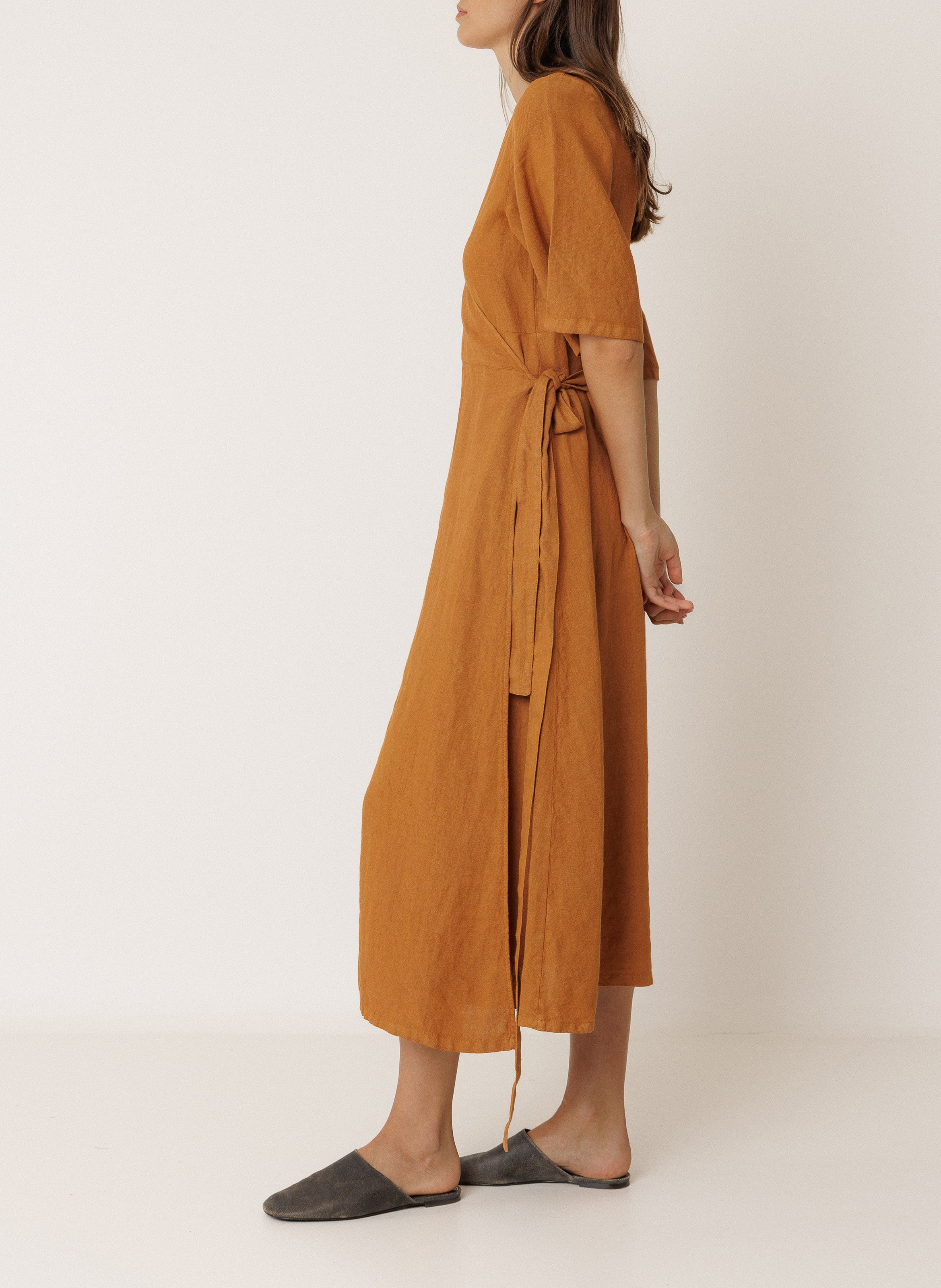 Midi Wickelkleid aus Leinen INDI & COLD Orange