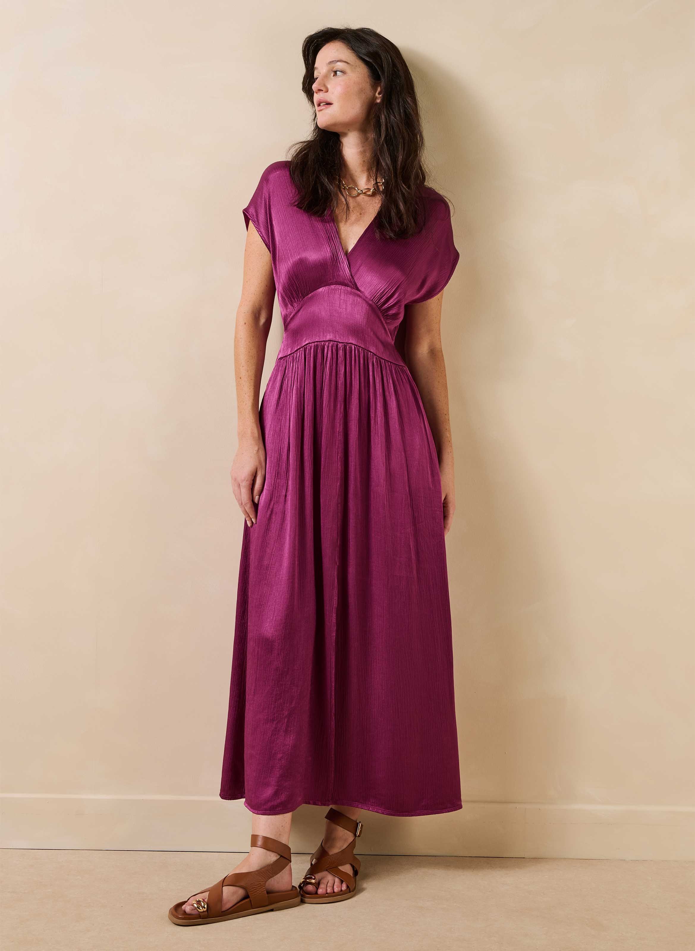 Midi dress with V-neck and satin effect LA FEE MARABOUTEE Purple