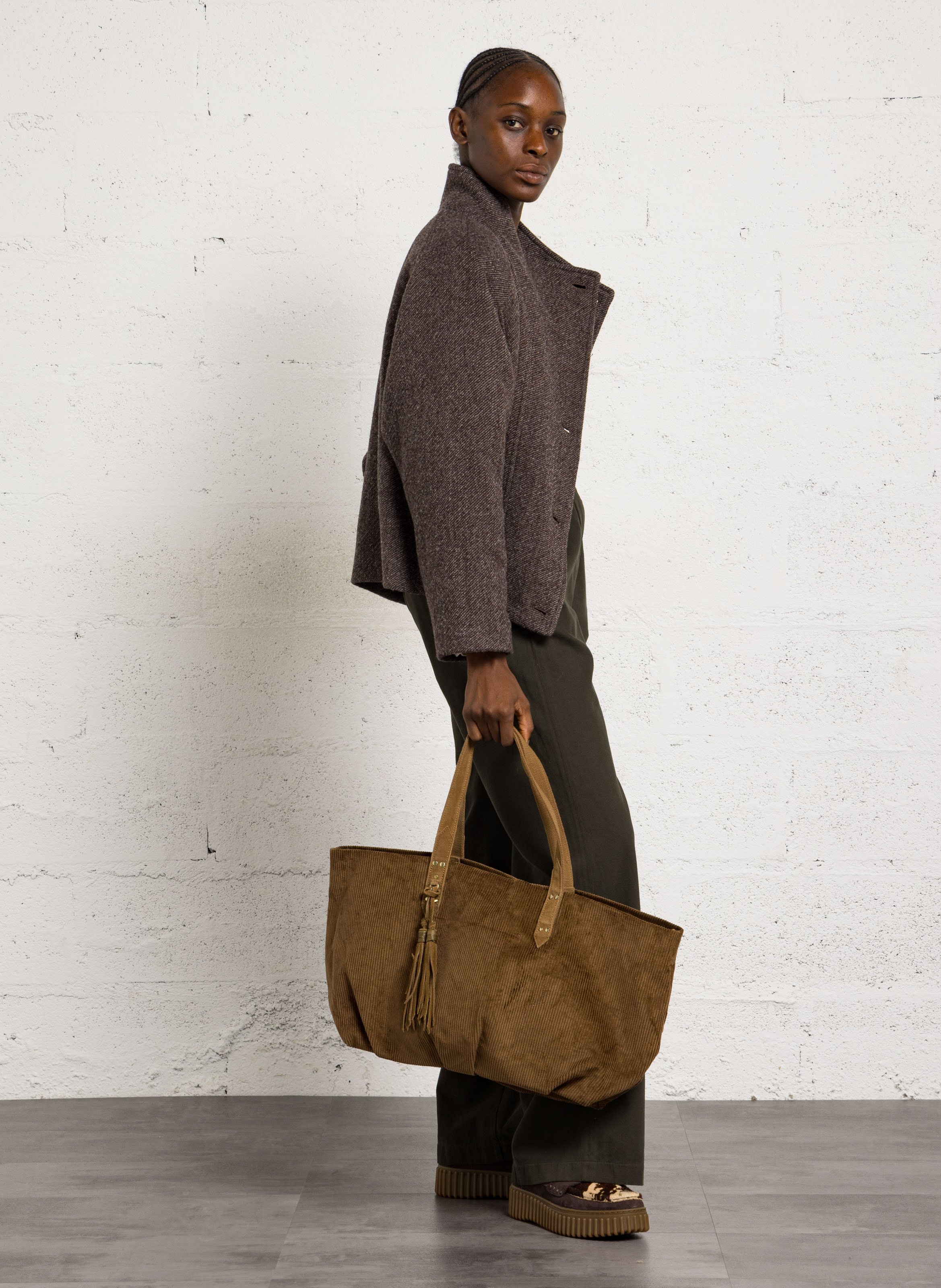 Gesteppte Schultertasche aus gemischtem Leder. MILA LOUISE Beige