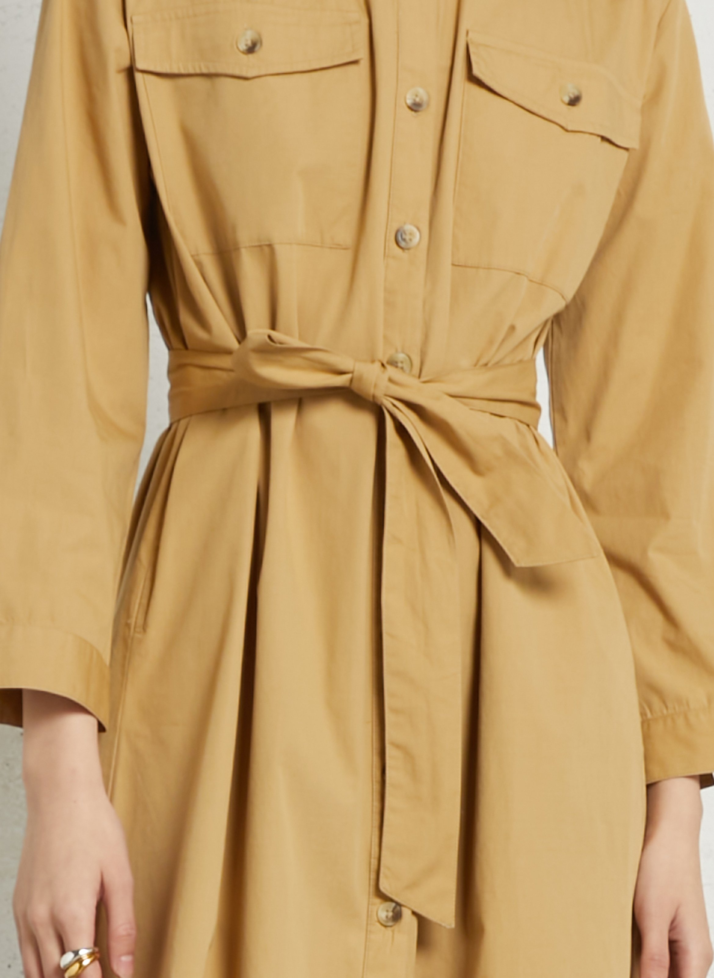 Lange jurk met knopen en riem PETITE MENDIGOTE Bruin