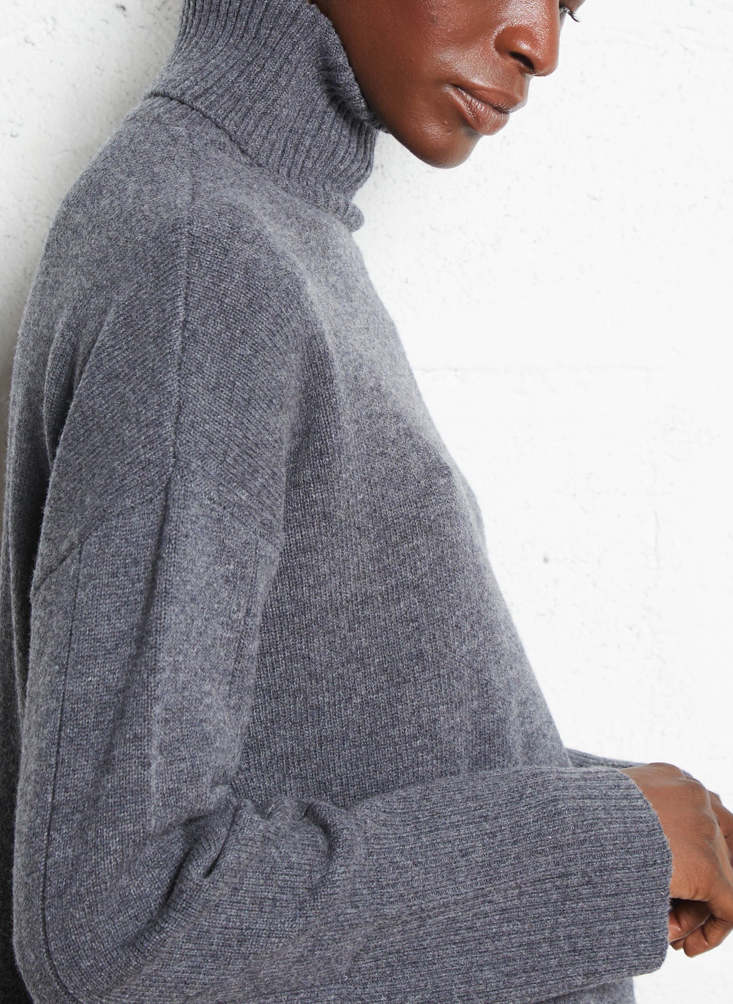 Pull ample col roulé en laine mérinos MAJESTIC FILATURES Gris