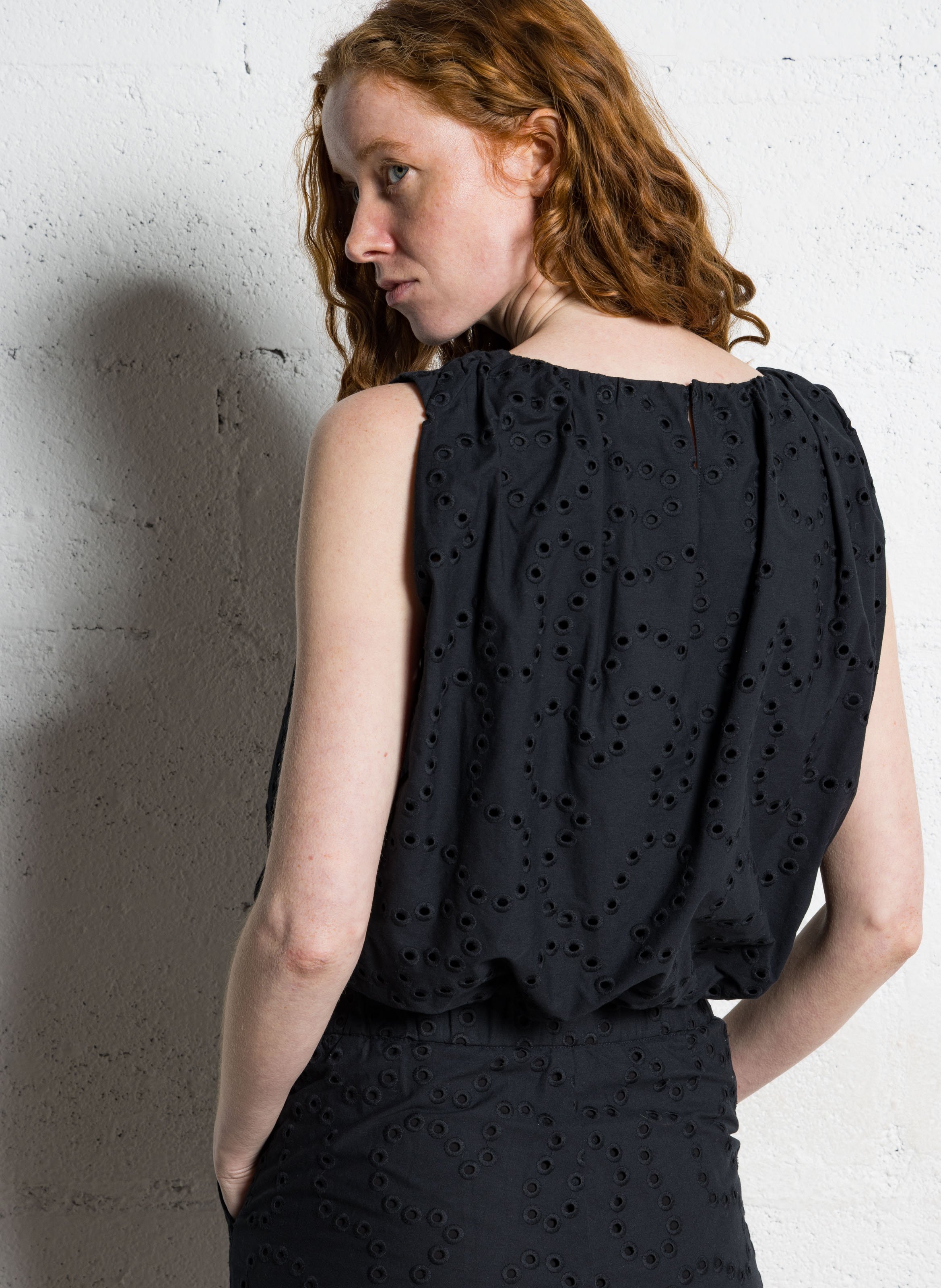 Top sans manches brodé uni SUNCOO Noir