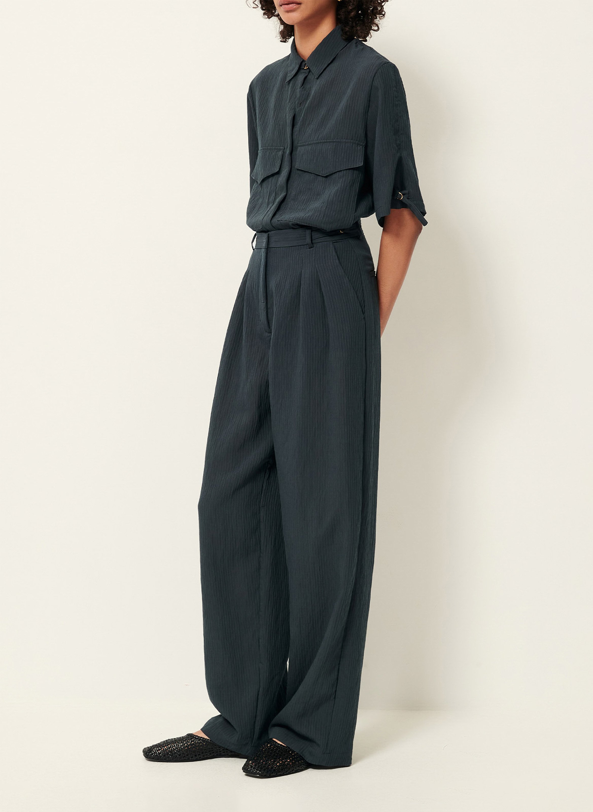 Weit geschnittene Bluse mit klassischem Kragen SESSUN Grun