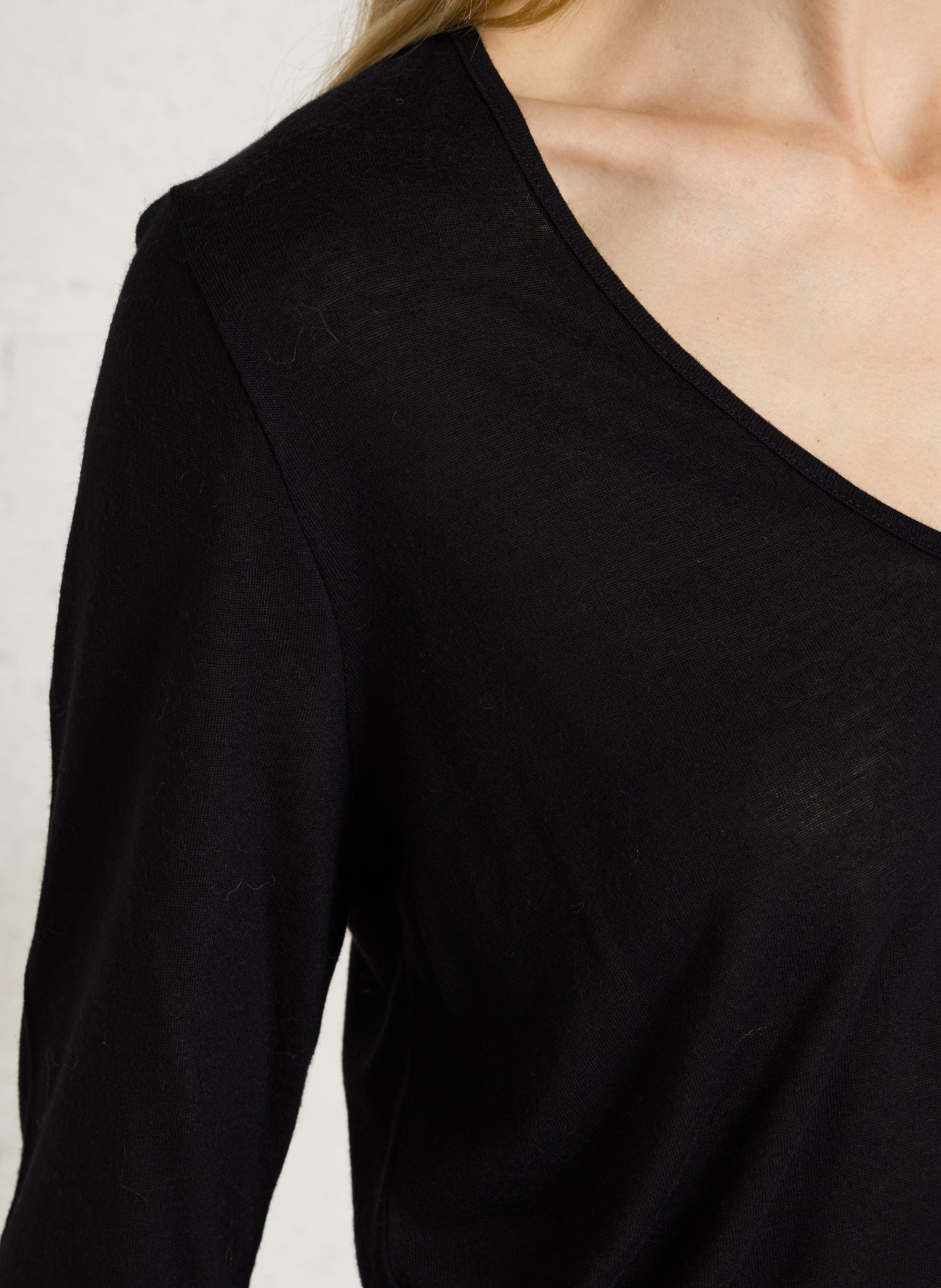 Pull ample col V  SUD EXPRESS Noir