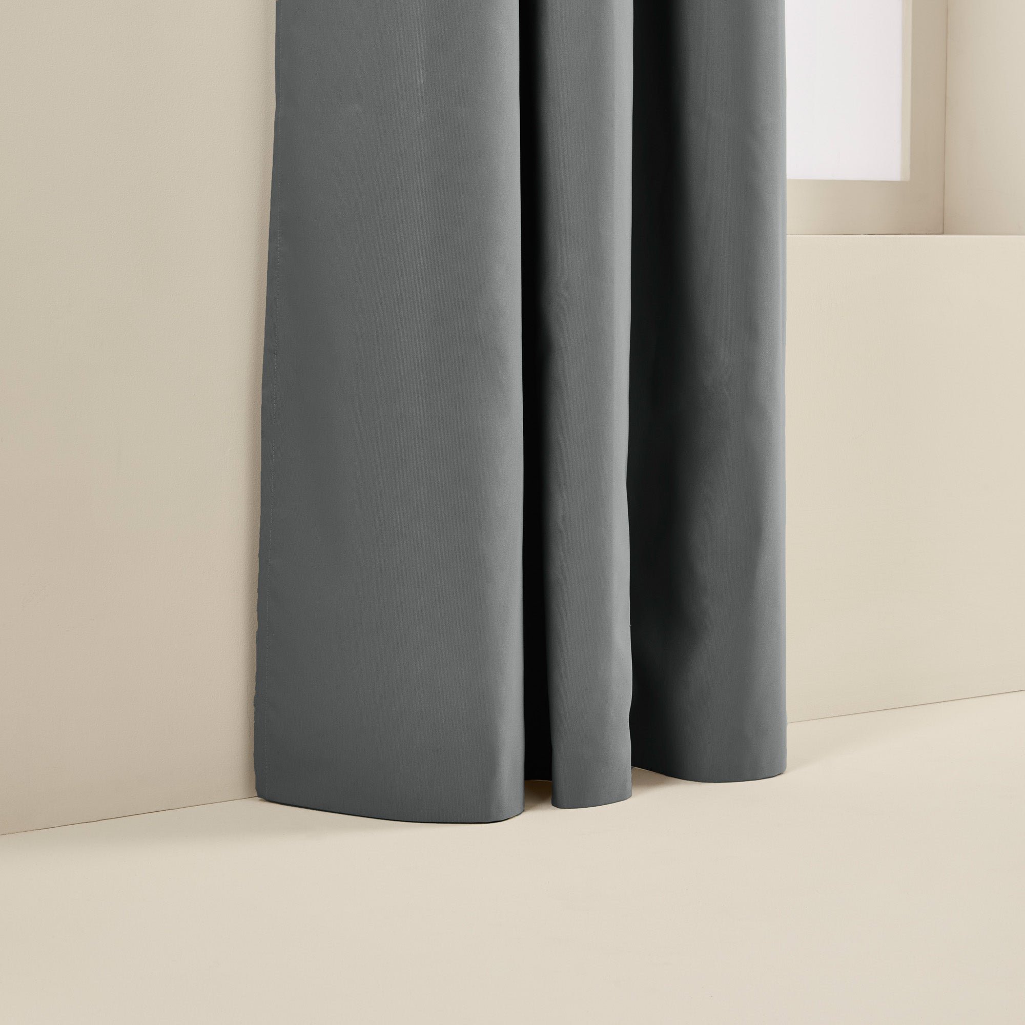 OCCULTANT - Blackout curtain with eyelets MADURA Grey