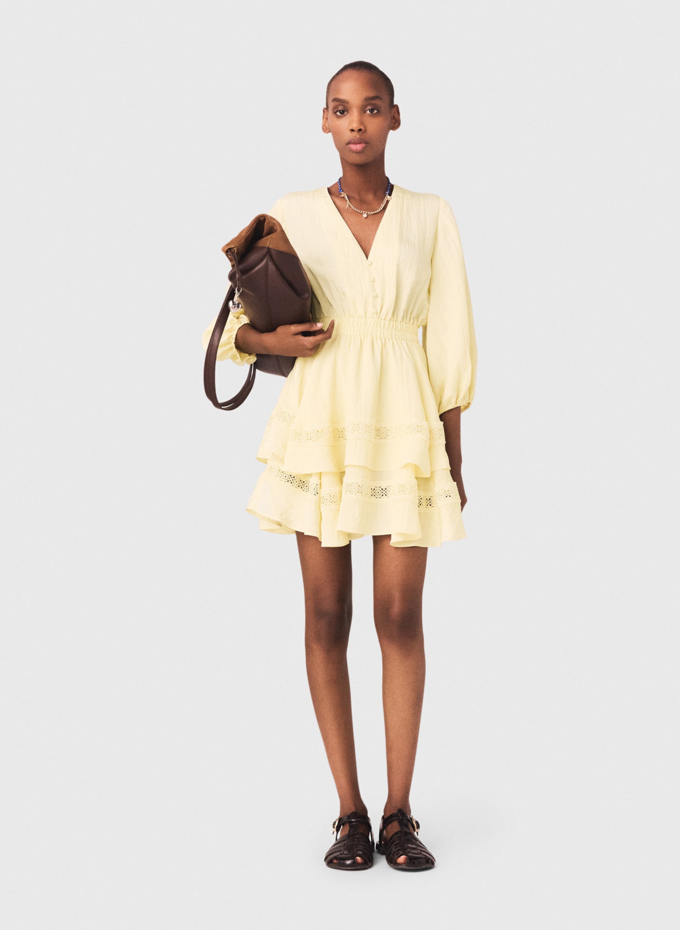 Korte gerende jurk met V-hals MAJE Geel