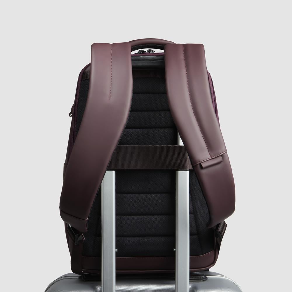 Water-repellent backpack for laptop and iPad with shockproof and RFID protection. PIQUADRO Red