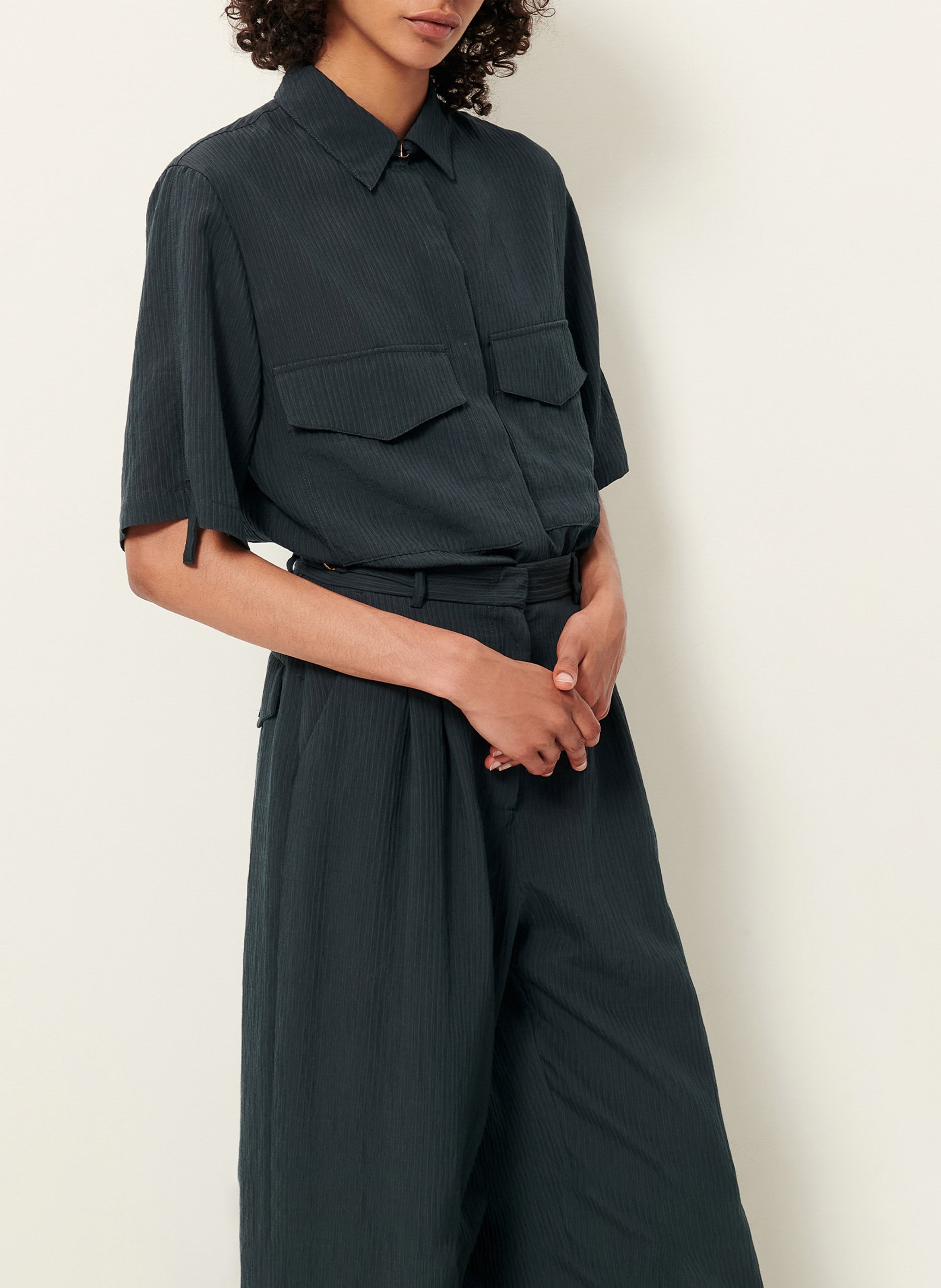 Weit geschnittene Bluse mit klassischem Kragen SESSUN Grun