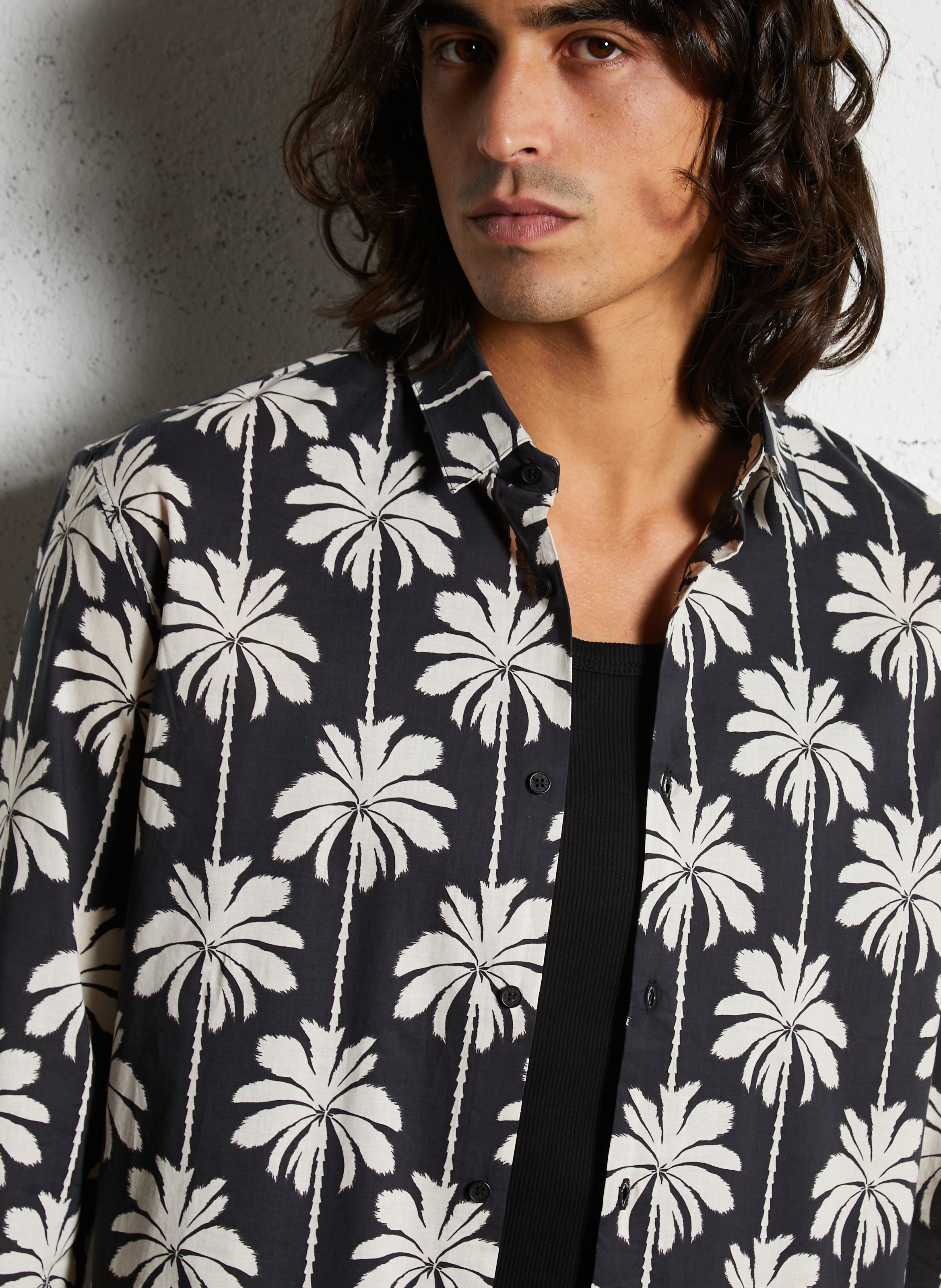 Slim-Fit Hemd mit Pariser Kragen aus bedruckter Baumwolle. IKKS Schwarz