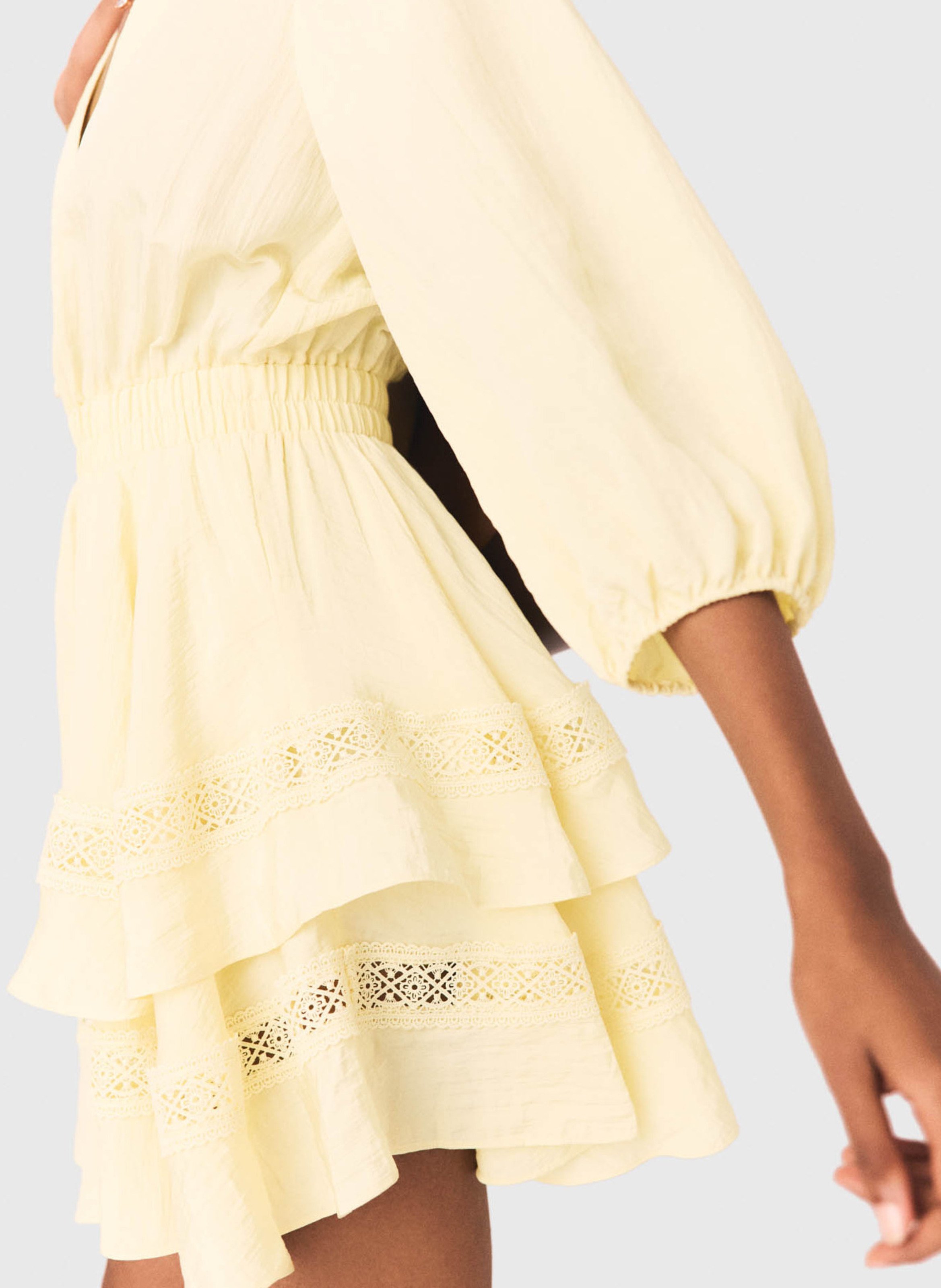 Korte gerende jurk met V-hals MAJE Geel