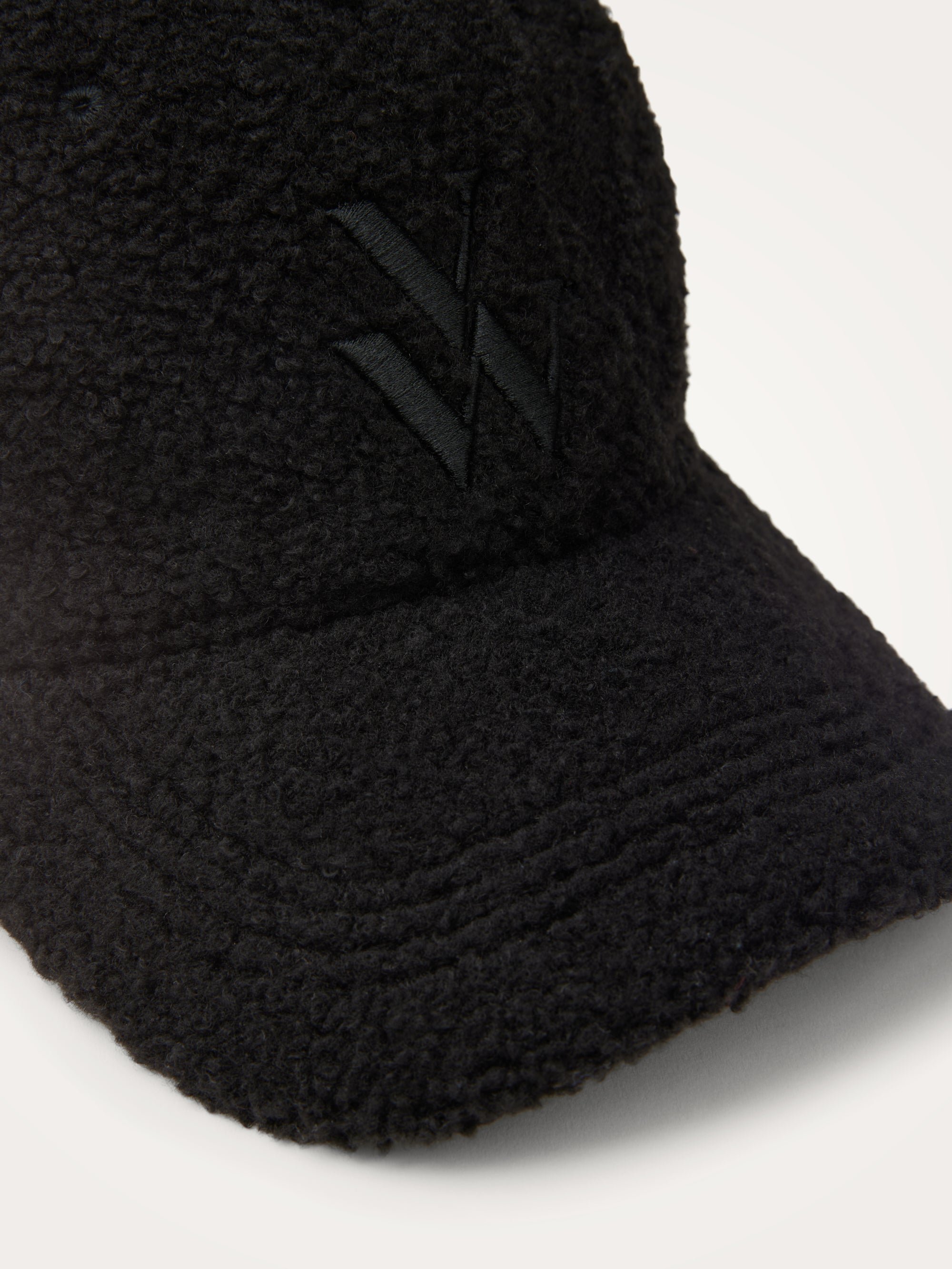 Embroidered monogram cap VANESSA WU Black